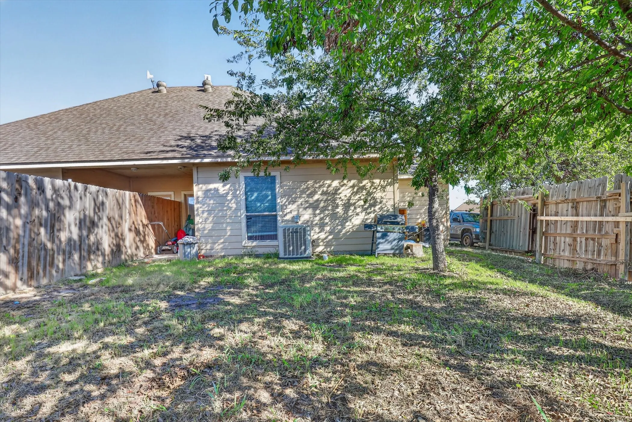 Duplex For Sale in Parker County , 124 Collett Court, Weatherford, Texas 76088, 6 Bedroom, 4 Bathroom, Garage spaces, 0 Sqft, built in 2007, mls#21408953, Real Estate Agent in Weatherford, Homes For Sale in Parker county, Homes For Sale in Weatherford, Realtor in Weatherford Texas, Real Estate Brokerage Independent Realty Texas, Luminita Cordes Realtor