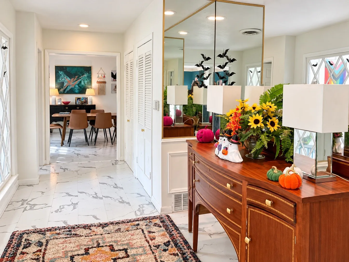 White and gray patterned tile flooring
