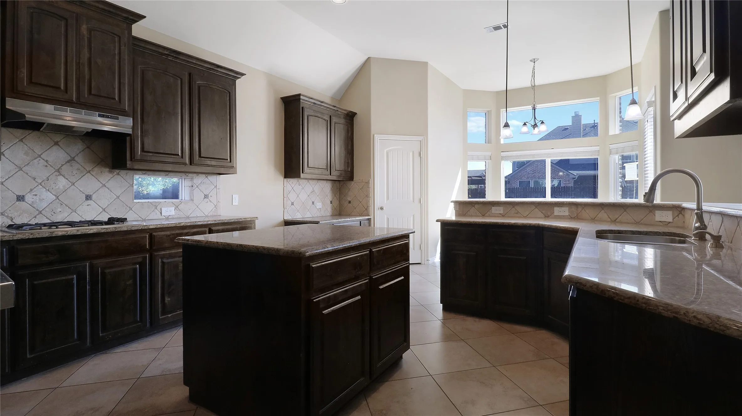 Single Family Residence For Sale in Denton County , 2224 Hideaway Pointe Drive, Little Elm, Texas 75068, 5 Bedroom, 5 Bathroom, 3 Garage spaces, 3,882 Sqft, built in 2012, mls#21408964, Real Estate Agent in Little Elm, Homes For Sale in Denton county, Homes For Sale in Little Elm, Realtor in Little Elm Texas, Real Estate Brokerage Independent Realty Texas, Luminita Cordes Realtor