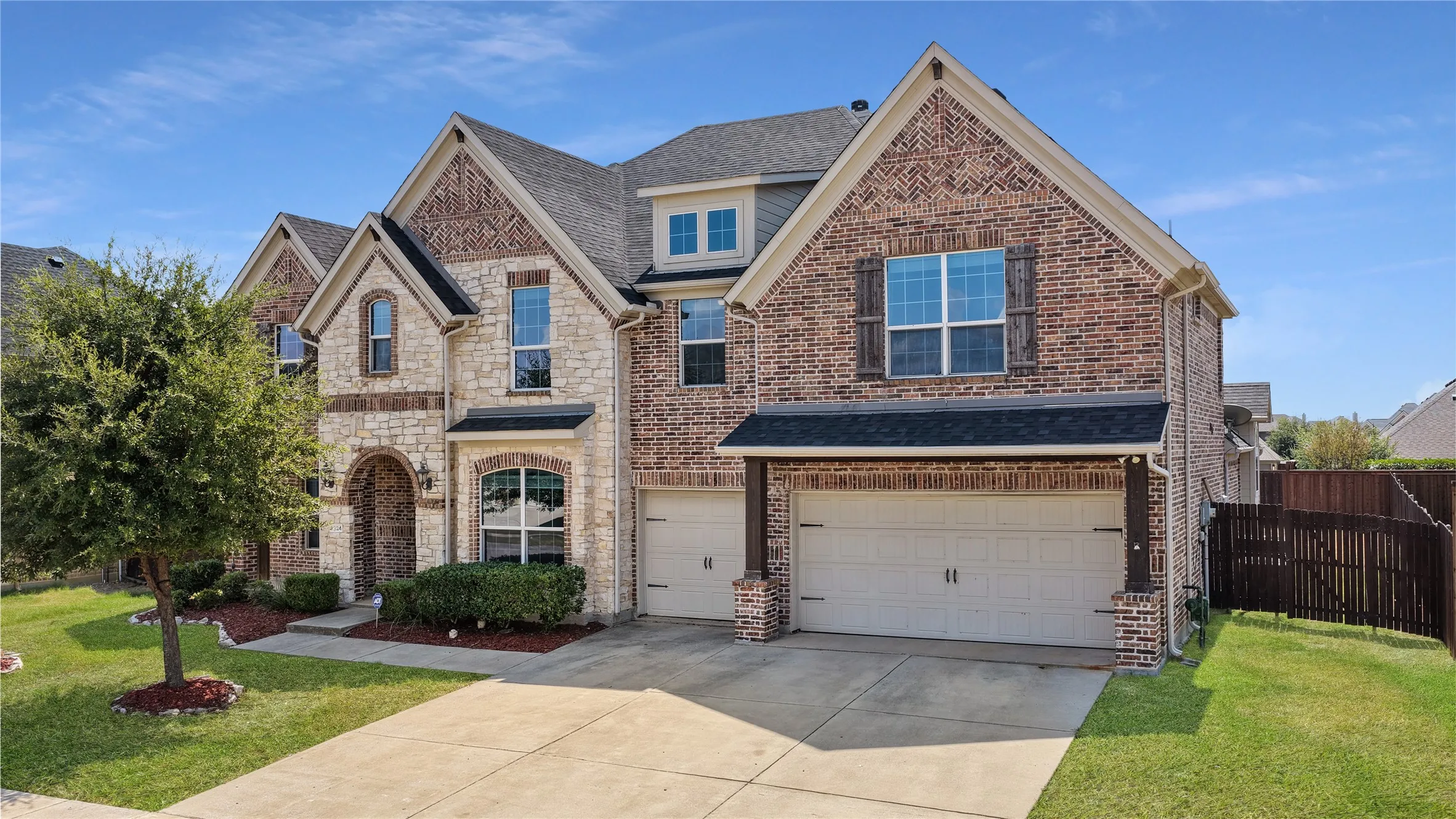 Single Family Residence For Sale in Denton County , 2224 Hideaway Pointe Drive, Little Elm, Texas 75068, 5 Bedroom, 5 Bathroom, 3 Garage spaces, 3,882 Sqft, built in 2012, mls#21408964, Real Estate Agent in Little Elm, Homes For Sale in Denton county, Homes For Sale in Little Elm, Realtor in Little Elm Texas, Real Estate Brokerage Independent Realty Texas, Luminita Cordes Realtor
