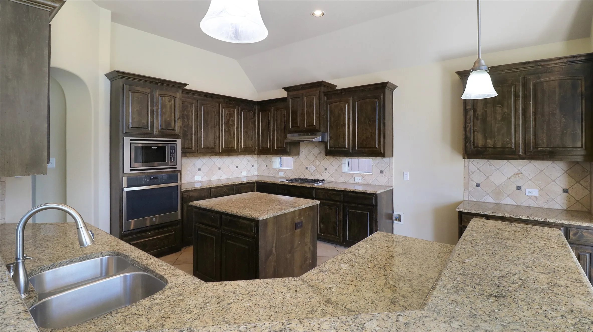 Single Family Residence For Sale in Denton County , 2224 Hideaway Pointe Drive, Little Elm, Texas 75068, 5 Bedroom, 5 Bathroom, 3 Garage spaces, 3,882 Sqft, built in 2012, mls#21408964, Real Estate Agent in Little Elm, Homes For Sale in Denton county, Homes For Sale in Little Elm, Realtor in Little Elm Texas, Real Estate Brokerage Independent Realty Texas, Luminita Cordes Realtor