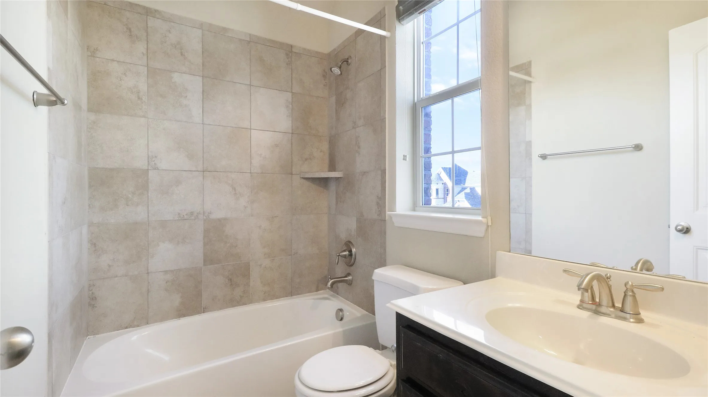 Single Family Residence For Sale in Denton County , 2224 Hideaway Pointe Drive, Little Elm, Texas 75068, 5 Bedroom, 5 Bathroom, 3 Garage spaces, 3,882 Sqft, built in 2012, mls#21408964, Real Estate Agent in Little Elm, Homes For Sale in Denton county, Homes For Sale in Little Elm, Realtor in Little Elm Texas, Real Estate Brokerage Independent Realty Texas, Luminita Cordes Realtor