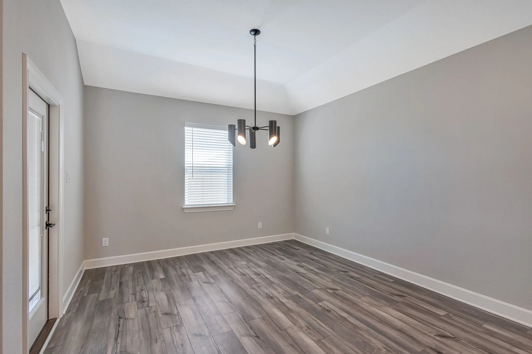 Single Family Residence For Sale in Collin County , 829 Calhoun Drive, Anna, Texas 75409, 4 Bedroom, 2 Bathroom, 2 Garage spaces, 2,025 Sqft, built in 2023, mls#21408954, Real Estate Agent in Anna, Homes For Sale in Collin county, Homes For Sale in Anna, Realtor in Anna Texas, Real Estate Brokerage Independent Realty Texas, Luminita Cordes Realtor
