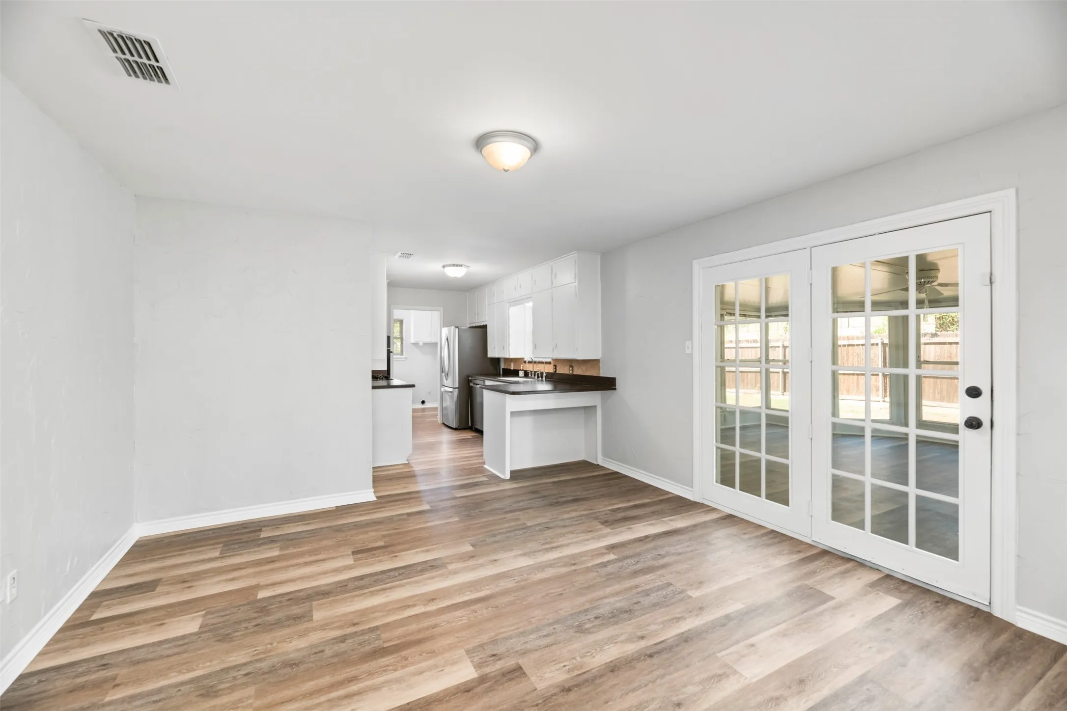 Single Family Residence For Sale in Tarrant County , 7601 Noreast Drive, North Richland Hills, Texas 76180, 3 Bedroom, 2 Bathroom, 2 Garage spaces, 1,929 Sqft, built in 1964, mls#21408966, Real Estate Agent in North Richland Hills, Homes For Sale in Tarrant county, Homes For Sale in North Richland Hills, Realtor in North Richland Hills Texas, Real Estate Brokerage Independent Realty Texas, Luminita Cordes Realtor
