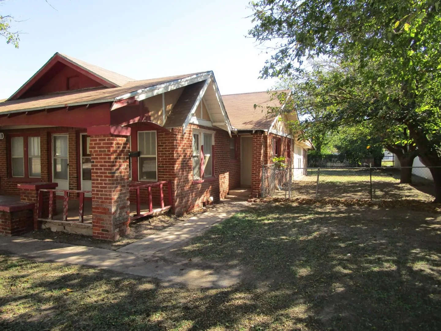 Single Family Residence For Sale in Haskell County , 208 N Avenue E, Haskell, Texas 79521, 3 Bedroom, 3 Bathroom, Garage spaces, 2,063 Sqft, built in 1920, mls#21408969, Real Estate Agent in Haskell, Homes For Sale in Haskell county, Homes For Sale in Haskell, Realtor in Haskell Texas, Real Estate Brokerage Independent Realty Texas, Luminita Cordes Realtor