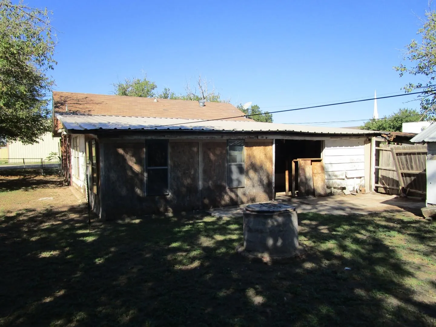 Single Family Residence For Sale in Haskell County , 208 N Avenue E, Haskell, Texas 79521, 3 Bedroom, 3 Bathroom, Garage spaces, 2,063 Sqft, built in 1920, mls#21408969, Real Estate Agent in Haskell, Homes For Sale in Haskell county, Homes For Sale in Haskell, Realtor in Haskell Texas, Real Estate Brokerage Independent Realty Texas, Luminita Cordes Realtor