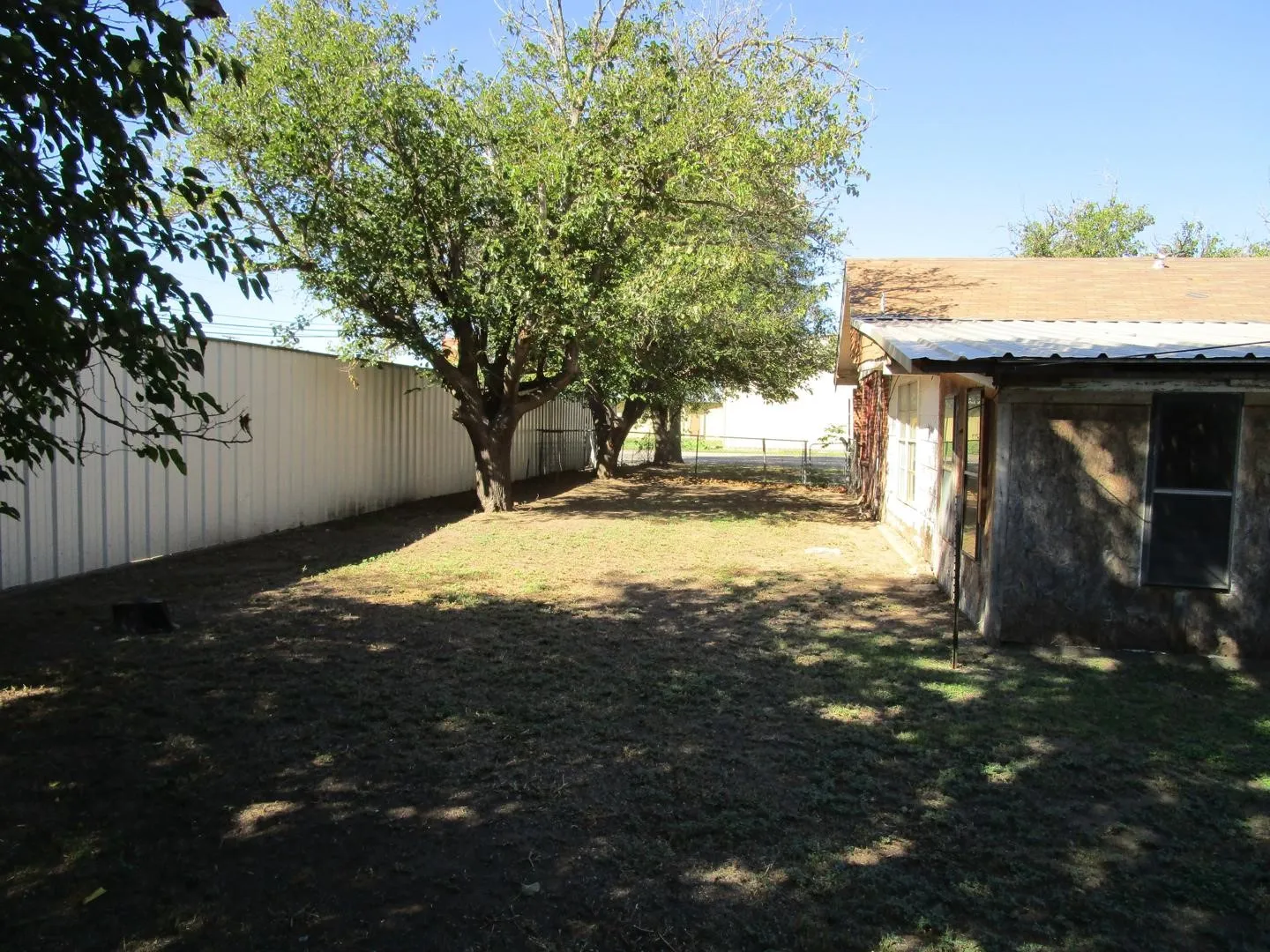 Single Family Residence For Sale in Haskell County , 208 N Avenue E, Haskell, Texas 79521, 3 Bedroom, 3 Bathroom, Garage spaces, 2,063 Sqft, built in 1920, mls#21408969, Real Estate Agent in Haskell, Homes For Sale in Haskell county, Homes For Sale in Haskell, Realtor in Haskell Texas, Real Estate Brokerage Independent Realty Texas, Luminita Cordes Realtor