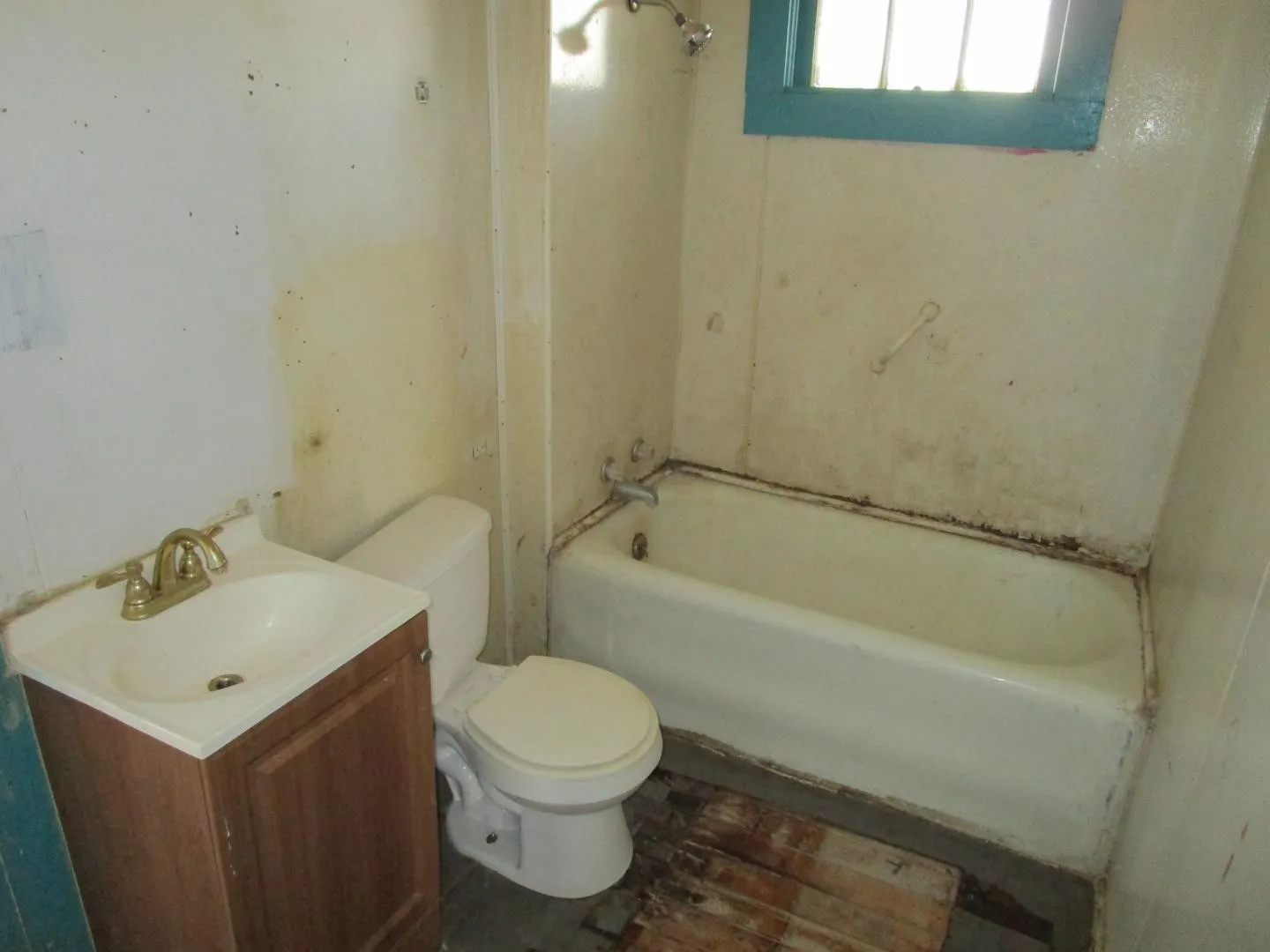 Single Family Residence For Sale in Haskell County , 208 N Avenue E, Haskell, Texas 79521, 3 Bedroom, 3 Bathroom, Garage spaces, 2,063 Sqft, built in 1920, mls#21408969, Real Estate Agent in Haskell, Homes For Sale in Haskell county, Homes For Sale in Haskell, Realtor in Haskell Texas, Real Estate Brokerage Independent Realty Texas, Luminita Cordes Realtor