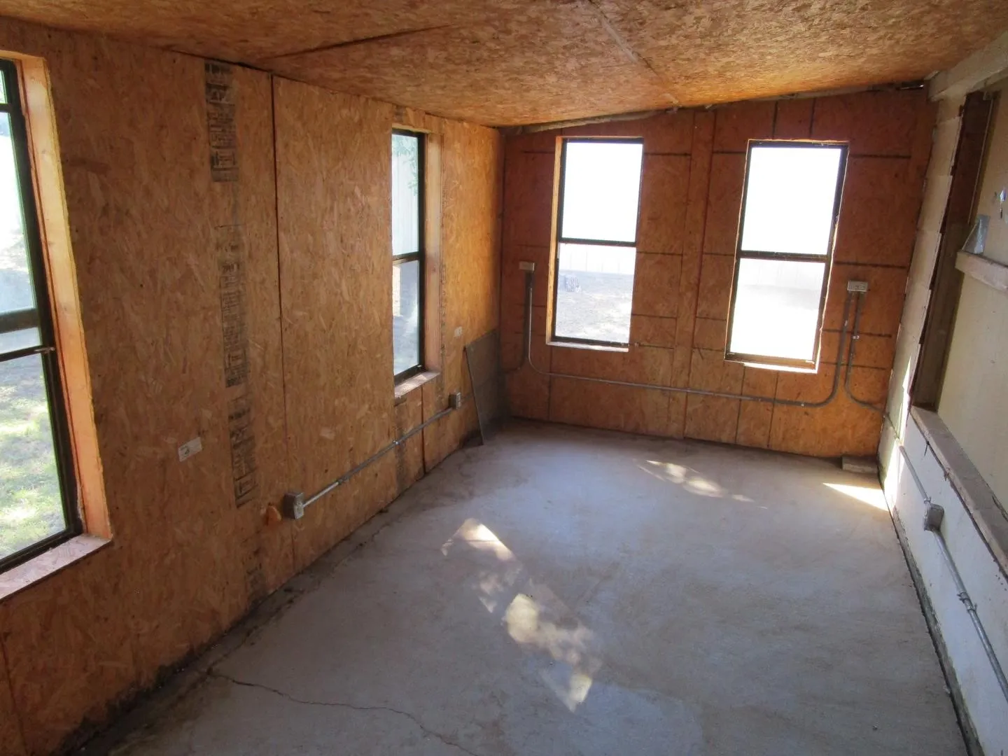 Single Family Residence For Sale in Haskell County , 208 N Avenue E, Haskell, Texas 79521, 3 Bedroom, 3 Bathroom, Garage spaces, 2,063 Sqft, built in 1920, mls#21408969, Real Estate Agent in Haskell, Homes For Sale in Haskell county, Homes For Sale in Haskell, Realtor in Haskell Texas, Real Estate Brokerage Independent Realty Texas, Luminita Cordes Realtor