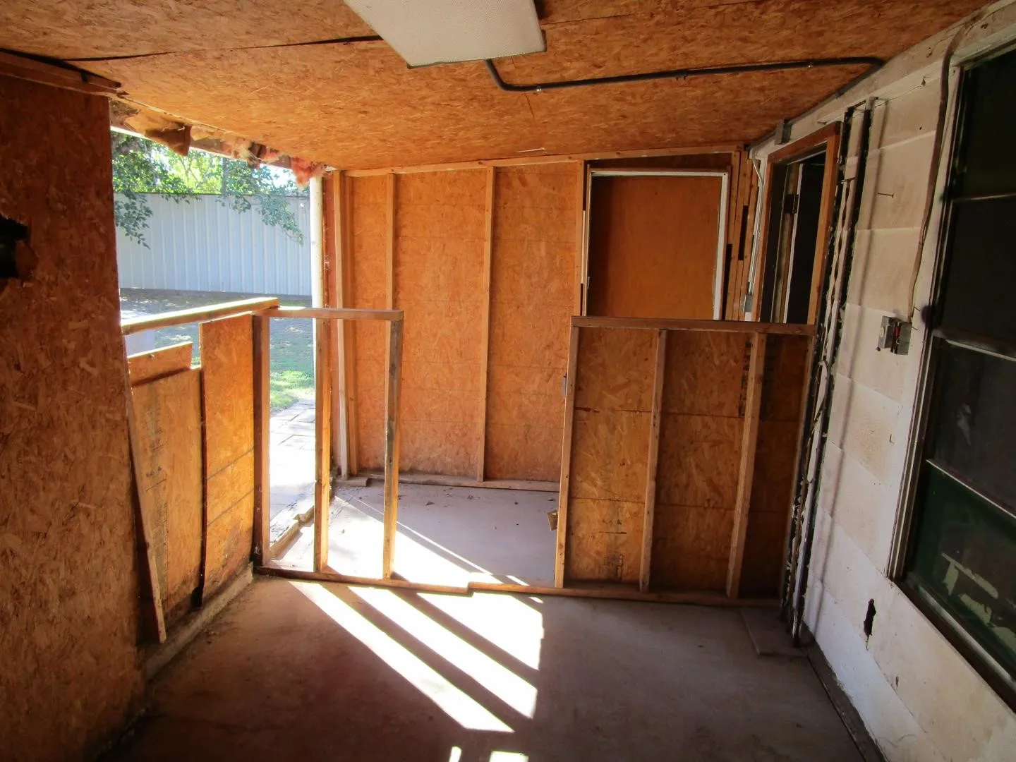 Single Family Residence For Sale in Haskell County , 208 N Avenue E, Haskell, Texas 79521, 3 Bedroom, 3 Bathroom, Garage spaces, 2,063 Sqft, built in 1920, mls#21408969, Real Estate Agent in Haskell, Homes For Sale in Haskell county, Homes For Sale in Haskell, Realtor in Haskell Texas, Real Estate Brokerage Independent Realty Texas, Luminita Cordes Realtor