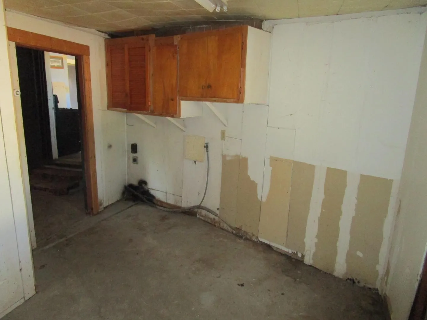 Single Family Residence For Sale in Haskell County , 208 N Avenue E, Haskell, Texas 79521, 3 Bedroom, 3 Bathroom, Garage spaces, 2,063 Sqft, built in 1920, mls#21408969, Real Estate Agent in Haskell, Homes For Sale in Haskell county, Homes For Sale in Haskell, Realtor in Haskell Texas, Real Estate Brokerage Independent Realty Texas, Luminita Cordes Realtor
