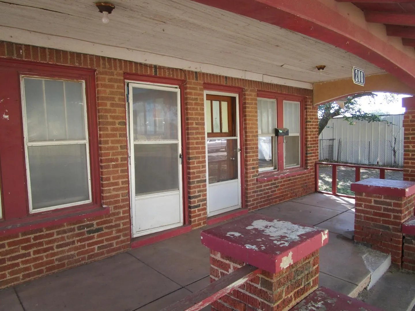 Single Family Residence For Sale in Haskell County , 208 N Avenue E, Haskell, Texas 79521, 3 Bedroom, 3 Bathroom, Garage spaces, 2,063 Sqft, built in 1920, mls#21408969, Real Estate Agent in Haskell, Homes For Sale in Haskell county, Homes For Sale in Haskell, Realtor in Haskell Texas, Real Estate Brokerage Independent Realty Texas, Luminita Cordes Realtor