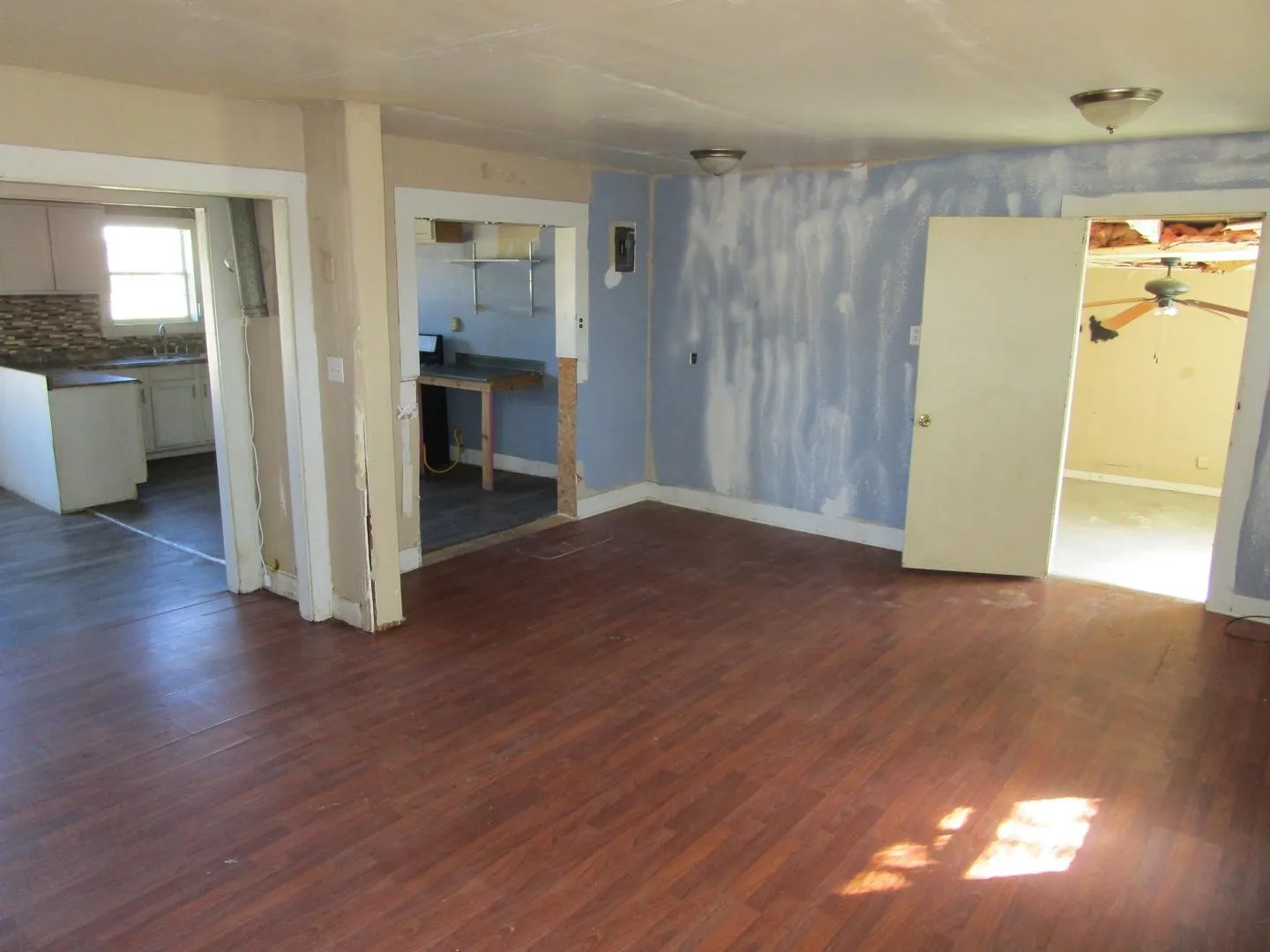 Single Family Residence For Sale in Haskell County , 208 N Avenue E, Haskell, Texas 79521, 3 Bedroom, 3 Bathroom, Garage spaces, 2,063 Sqft, built in 1920, mls#21408969, Real Estate Agent in Haskell, Homes For Sale in Haskell county, Homes For Sale in Haskell, Realtor in Haskell Texas, Real Estate Brokerage Independent Realty Texas, Luminita Cordes Realtor
