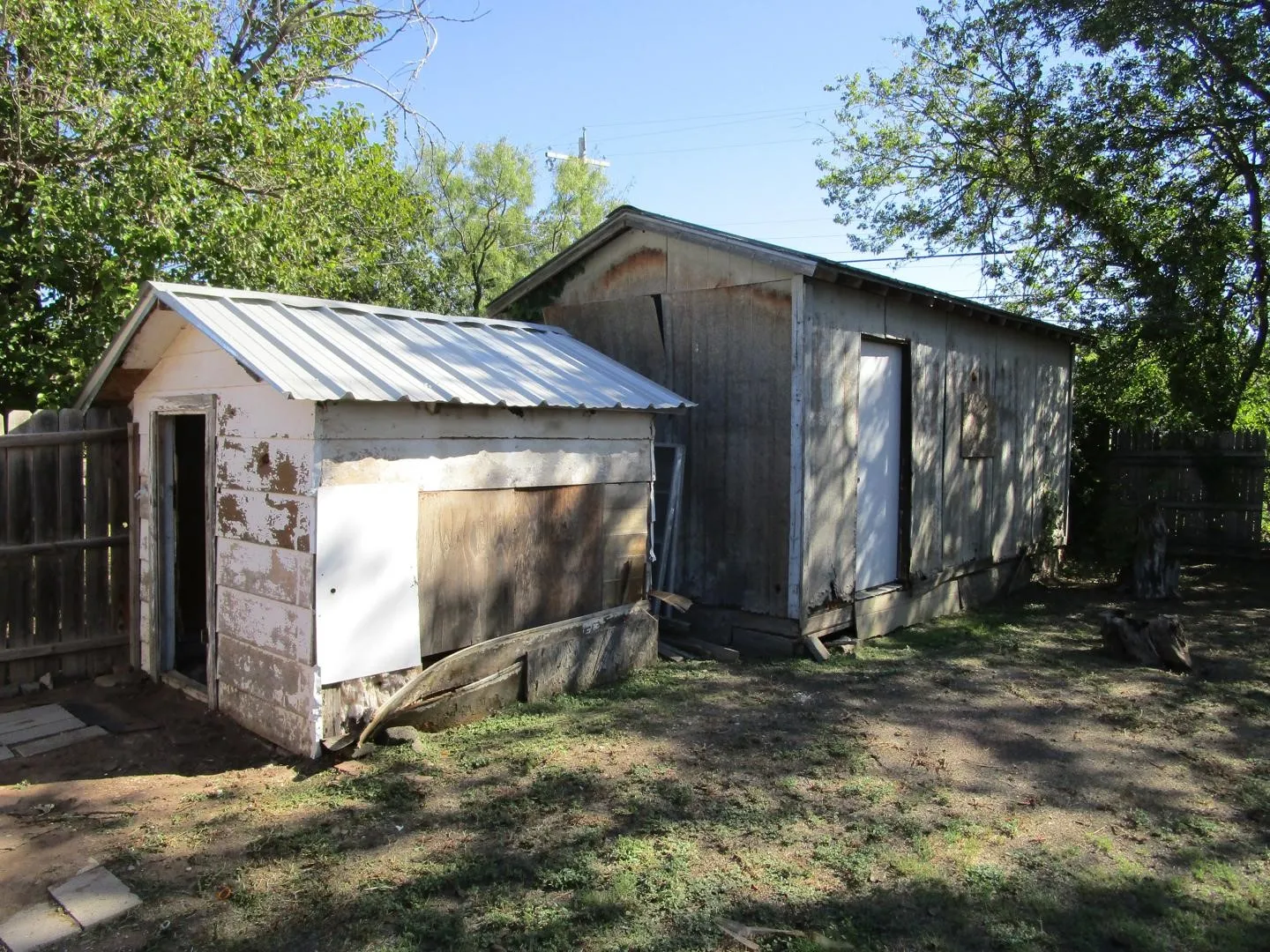 Single Family Residence For Sale in Haskell County , 208 N Avenue E, Haskell, Texas 79521, 3 Bedroom, 3 Bathroom, Garage spaces, 2,063 Sqft, built in 1920, mls#21408969, Real Estate Agent in Haskell, Homes For Sale in Haskell county, Homes For Sale in Haskell, Realtor in Haskell Texas, Real Estate Brokerage Independent Realty Texas, Luminita Cordes Realtor