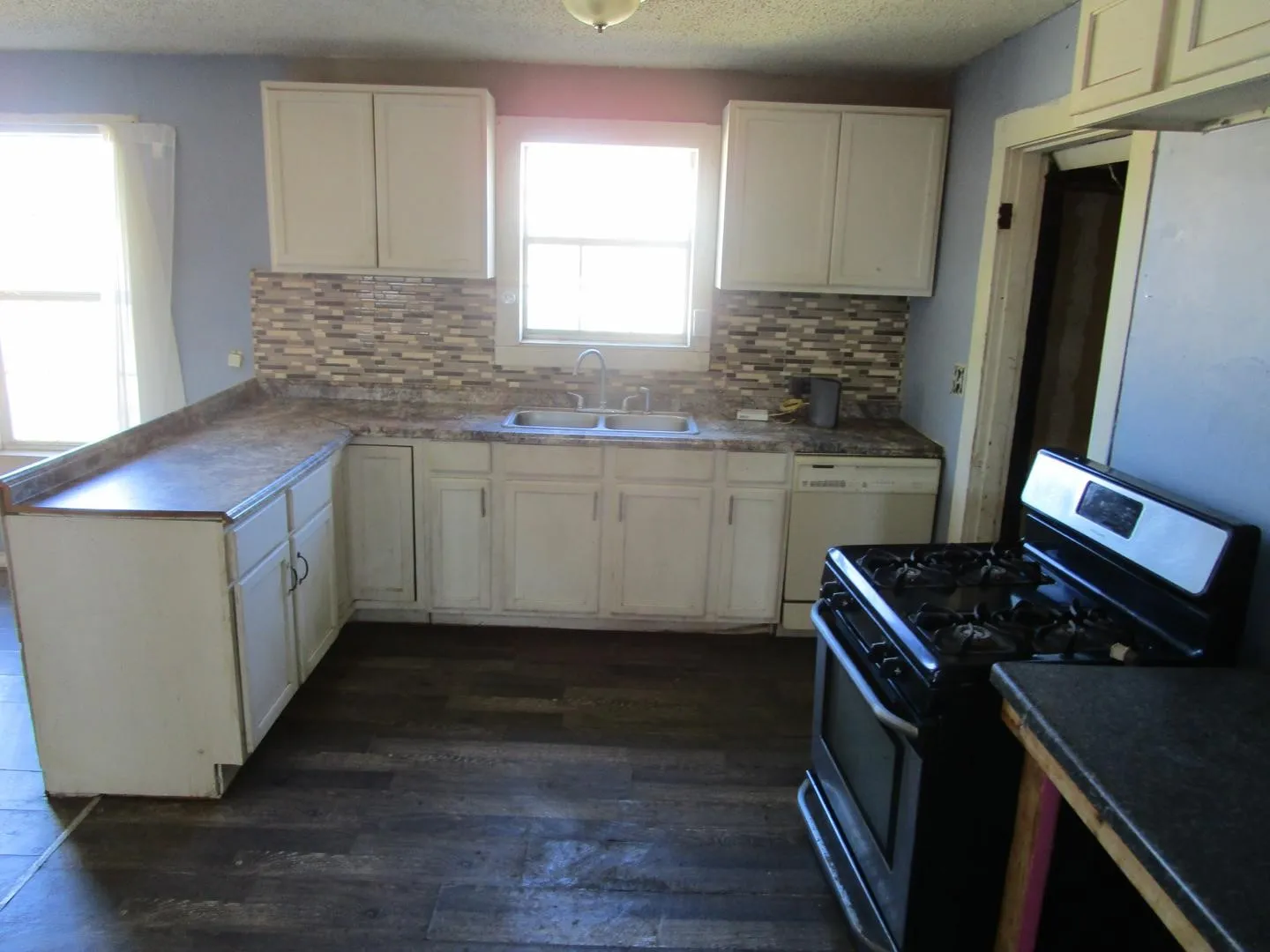 Single Family Residence For Sale in Haskell County , 208 N Avenue E, Haskell, Texas 79521, 3 Bedroom, 3 Bathroom, Garage spaces, 2,063 Sqft, built in 1920, mls#21408969, Real Estate Agent in Haskell, Homes For Sale in Haskell county, Homes For Sale in Haskell, Realtor in Haskell Texas, Real Estate Brokerage Independent Realty Texas, Luminita Cordes Realtor