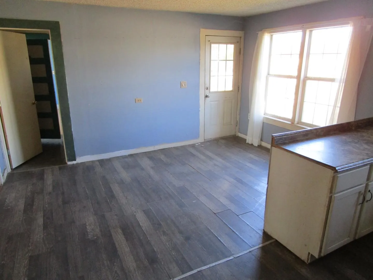 Single Family Residence For Sale in Haskell County , 208 N Avenue E, Haskell, Texas 79521, 3 Bedroom, 3 Bathroom, Garage spaces, 2,063 Sqft, built in 1920, mls#21408969, Real Estate Agent in Haskell, Homes For Sale in Haskell county, Homes For Sale in Haskell, Realtor in Haskell Texas, Real Estate Brokerage Independent Realty Texas, Luminita Cordes Realtor