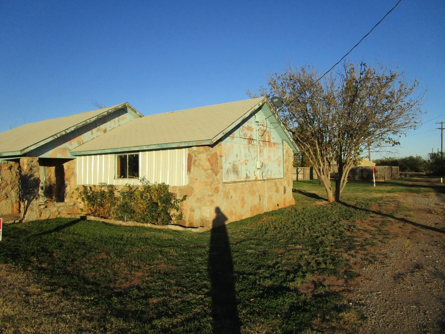 Single Family Residence For Sale in Foard County , 120 N 6th Street, Crowell, Texas 79227, 3 Bedroom, 2 Bathroom, 1 Garage spaces, 1,264 Sqft, built in 1940, mls#21408973, Real Estate Agent in Crowell, Homes For Sale in Foard county, Homes For Sale in Crowell, Realtor in Crowell Texas, Real Estate Brokerage Independent Realty Texas, Luminita Cordes Realtor
