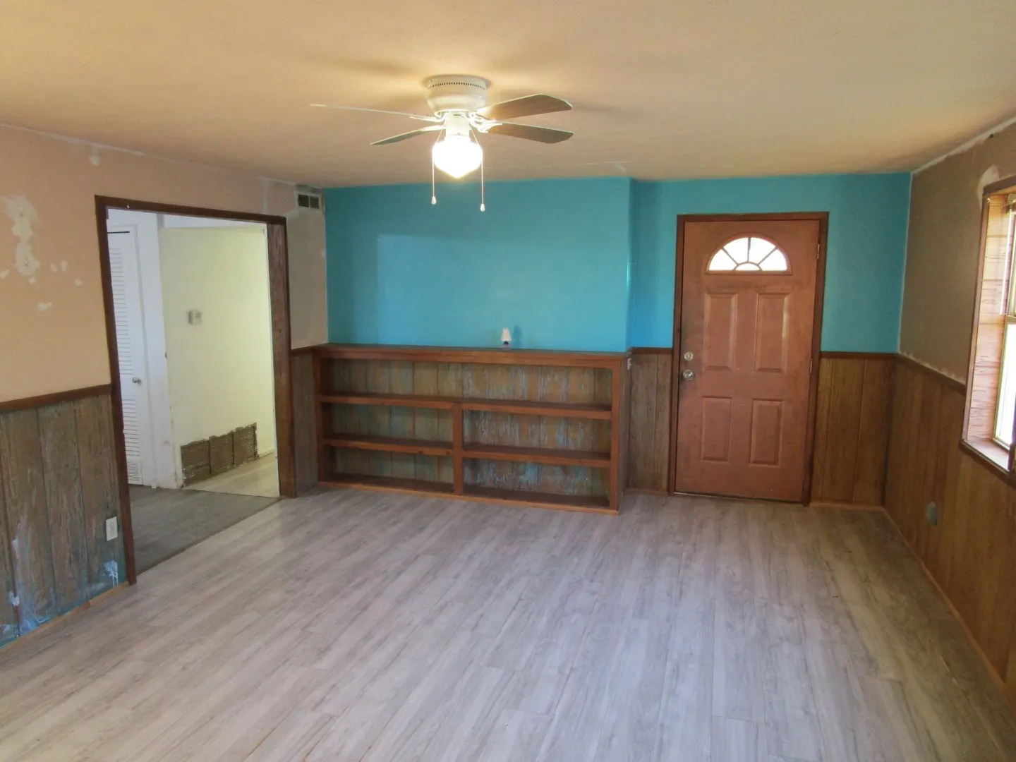 Single Family Residence For Sale in Foard County , 120 N 6th Street, Crowell, Texas 79227, 3 Bedroom, 2 Bathroom, 1 Garage spaces, 1,264 Sqft, built in 1940, mls#21408973, Real Estate Agent in Crowell, Homes For Sale in Foard county, Homes For Sale in Crowell, Realtor in Crowell Texas, Real Estate Brokerage Independent Realty Texas, Luminita Cordes Realtor