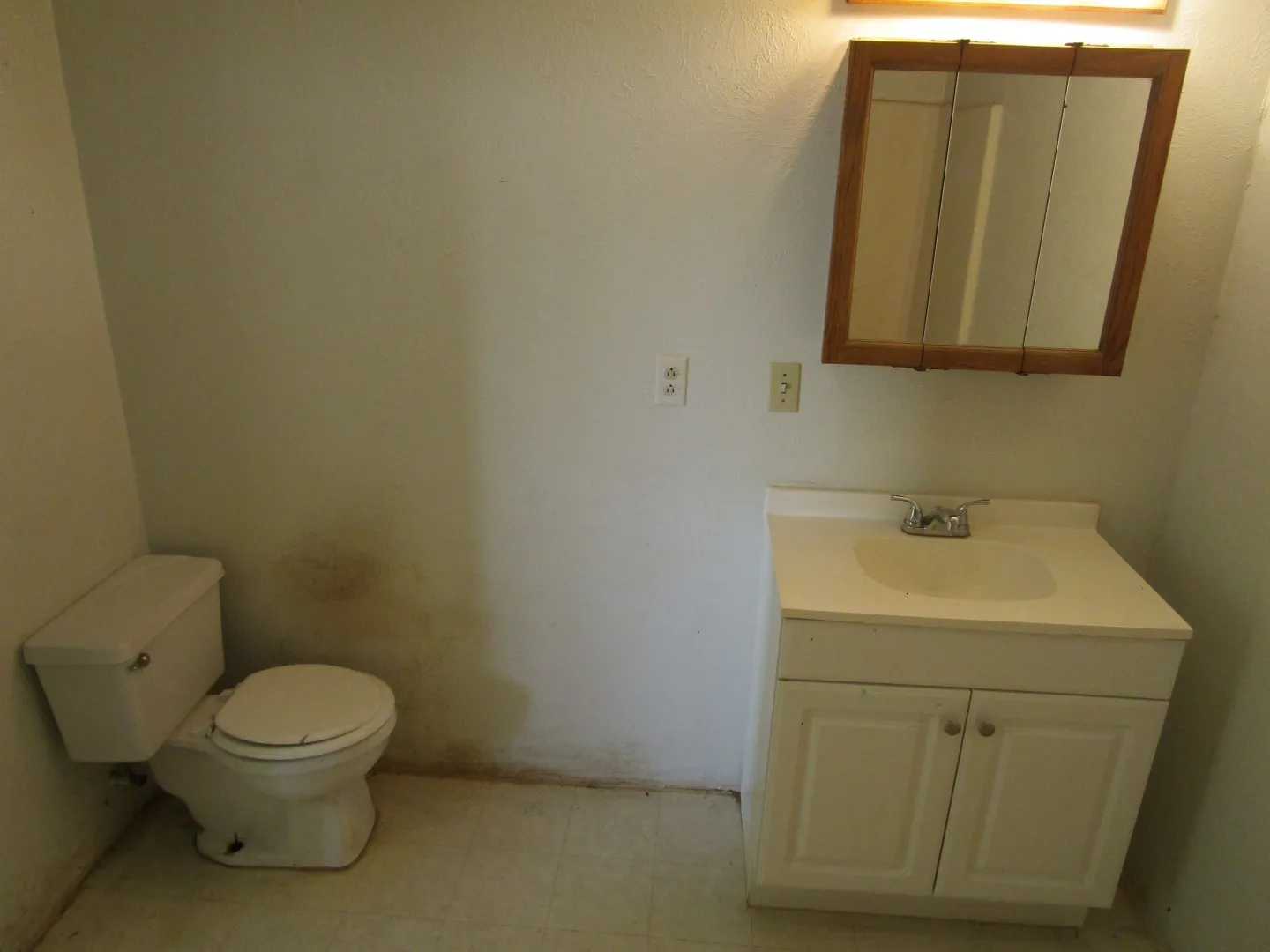 Single Family Residence For Sale in Foard County , 120 N 6th Street, Crowell, Texas 79227, 3 Bedroom, 2 Bathroom, 1 Garage spaces, 1,264 Sqft, built in 1940, mls#21408973, Real Estate Agent in Crowell, Homes For Sale in Foard county, Homes For Sale in Crowell, Realtor in Crowell Texas, Real Estate Brokerage Independent Realty Texas, Luminita Cordes Realtor