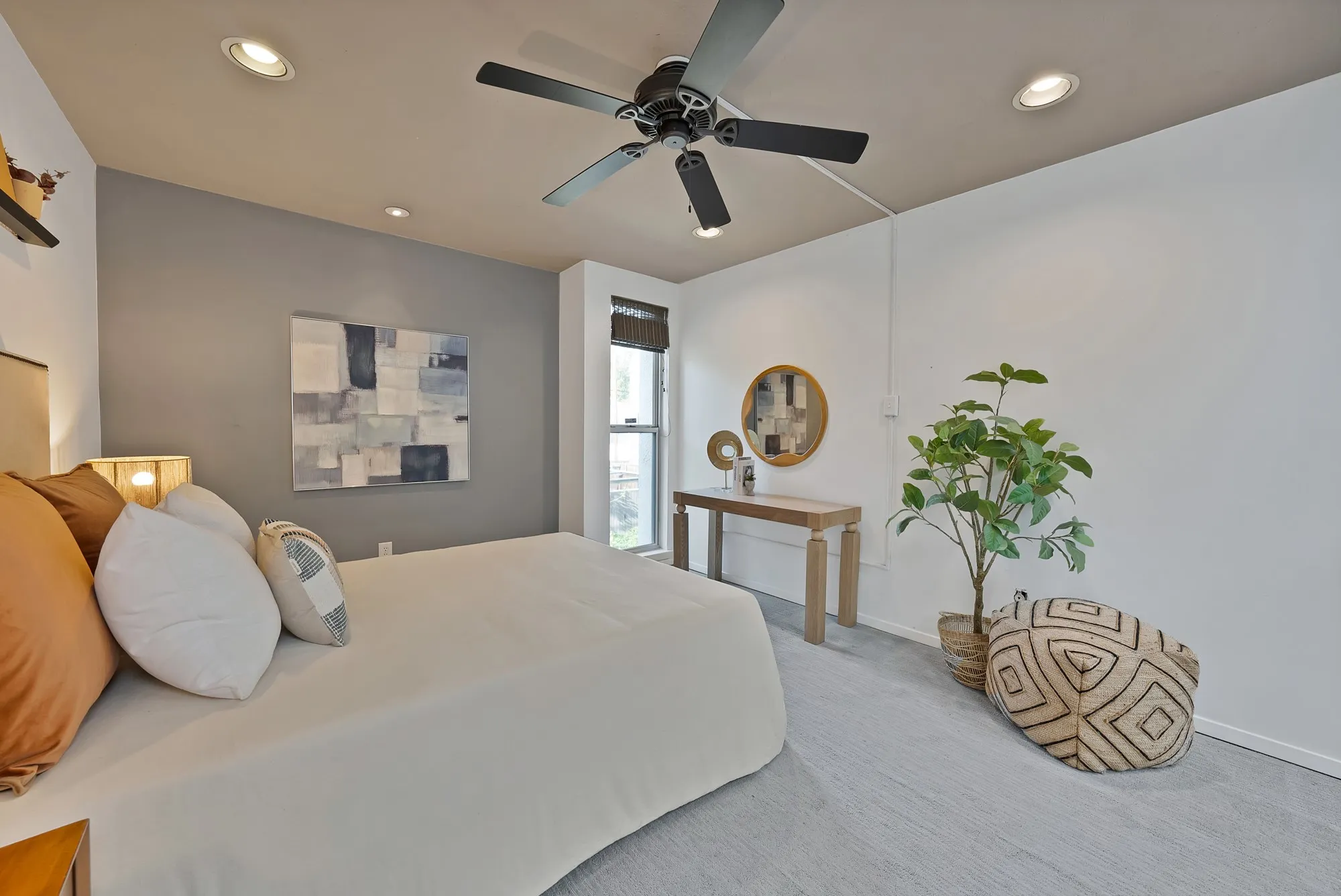 Condominium For Sale in Dallas County , 4003 Gilbert Avenue 10, Dallas, Texas 75219, 1 Bedroom, 1 Bathroom, Garage spaces, 700 Sqft, built in 1972, mls#21394241, Real Estate Agent in Dallas, Homes For Sale in Dallas county, Homes For Sale in Dallas, Realtor in Dallas Texas, Real Estate Brokerage Independent Realty Texas, Luminita Cordes Realtor