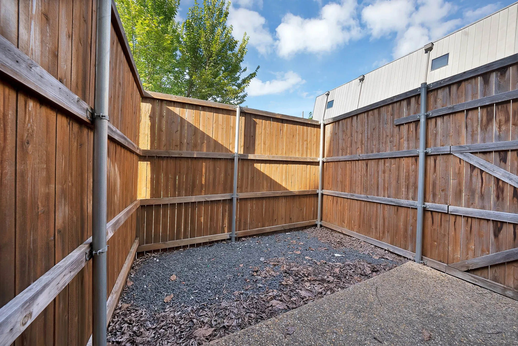 Condominium For Sale in Dallas County , 4003 Gilbert Avenue 10, Dallas, Texas 75219, 1 Bedroom, 1 Bathroom, Garage spaces, 700 Sqft, built in 1972, mls#21394241, Real Estate Agent in Dallas, Homes For Sale in Dallas county, Homes For Sale in Dallas, Realtor in Dallas Texas, Real Estate Brokerage Independent Realty Texas, Luminita Cordes Realtor