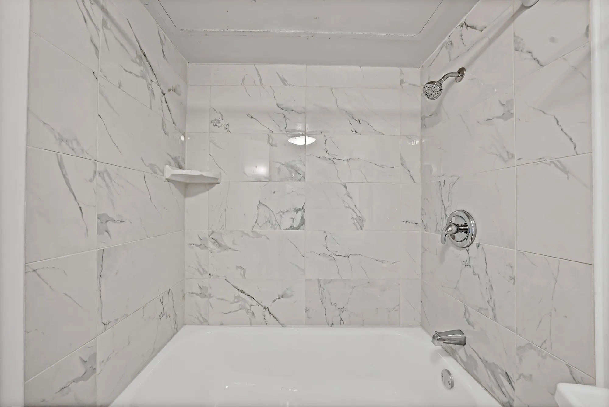 Condominium For Sale in Dallas County , 4003 Gilbert Avenue 10, Dallas, Texas 75219, 1 Bedroom, 1 Bathroom, Garage spaces, 700 Sqft, built in 1972, mls#21394241, Real Estate Agent in Dallas, Homes For Sale in Dallas county, Homes For Sale in Dallas, Realtor in Dallas Texas, Real Estate Brokerage Independent Realty Texas, Luminita Cordes Realtor