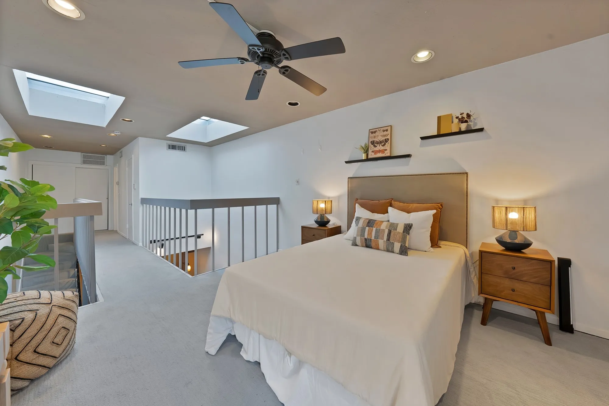 Condominium For Sale in Dallas County , 4003 Gilbert Avenue 10, Dallas, Texas 75219, 1 Bedroom, 1 Bathroom, Garage spaces, 700 Sqft, built in 1972, mls#21394241, Real Estate Agent in Dallas, Homes For Sale in Dallas county, Homes For Sale in Dallas, Realtor in Dallas Texas, Real Estate Brokerage Independent Realty Texas, Luminita Cordes Realtor