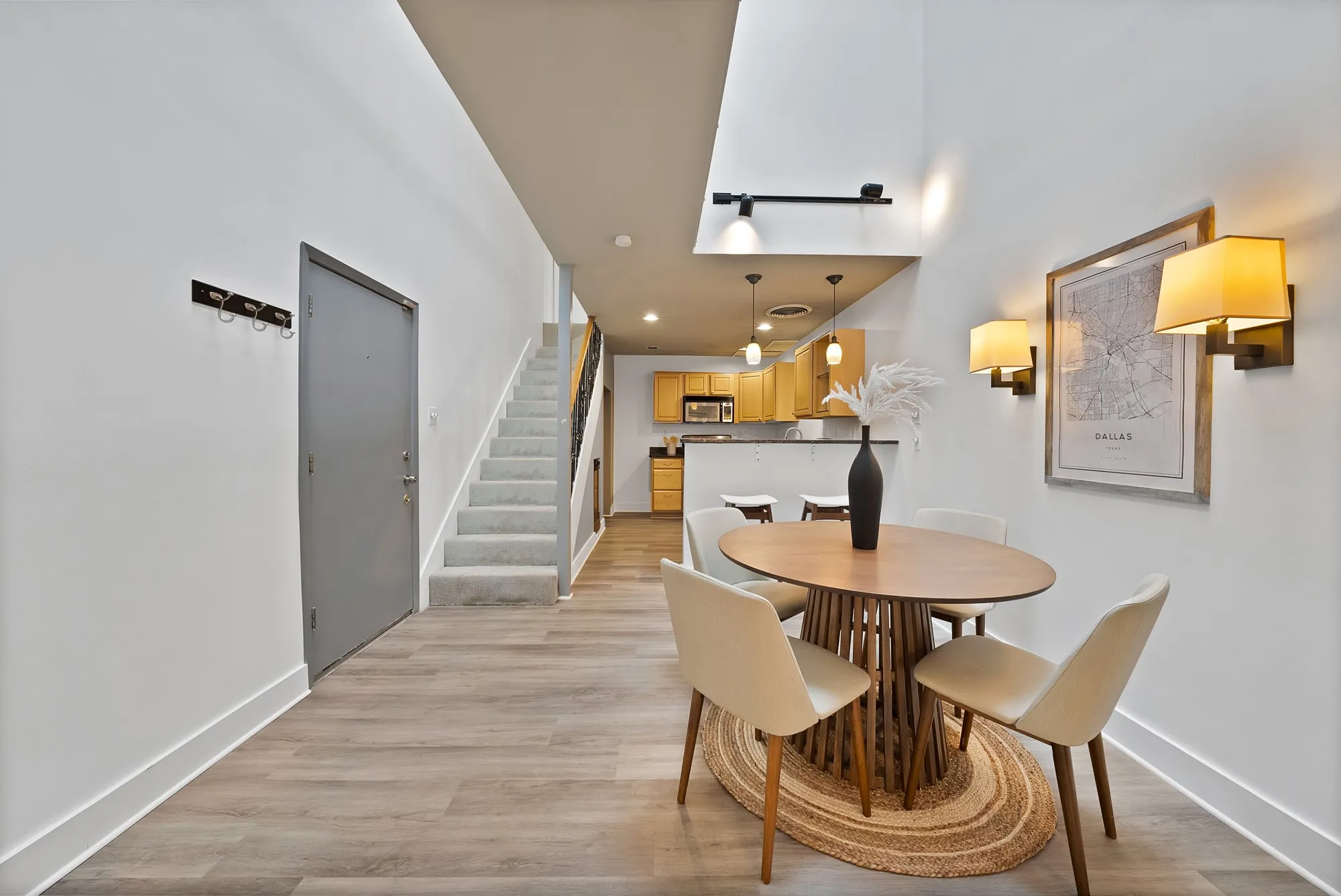 Condominium For Sale in Dallas County , 4003 Gilbert Avenue 10, Dallas, Texas 75219, 1 Bedroom, 1 Bathroom, Garage spaces, 700 Sqft, built in 1972, mls#21394241, Real Estate Agent in Dallas, Homes For Sale in Dallas county, Homes For Sale in Dallas, Realtor in Dallas Texas, Real Estate Brokerage Independent Realty Texas, Luminita Cordes Realtor