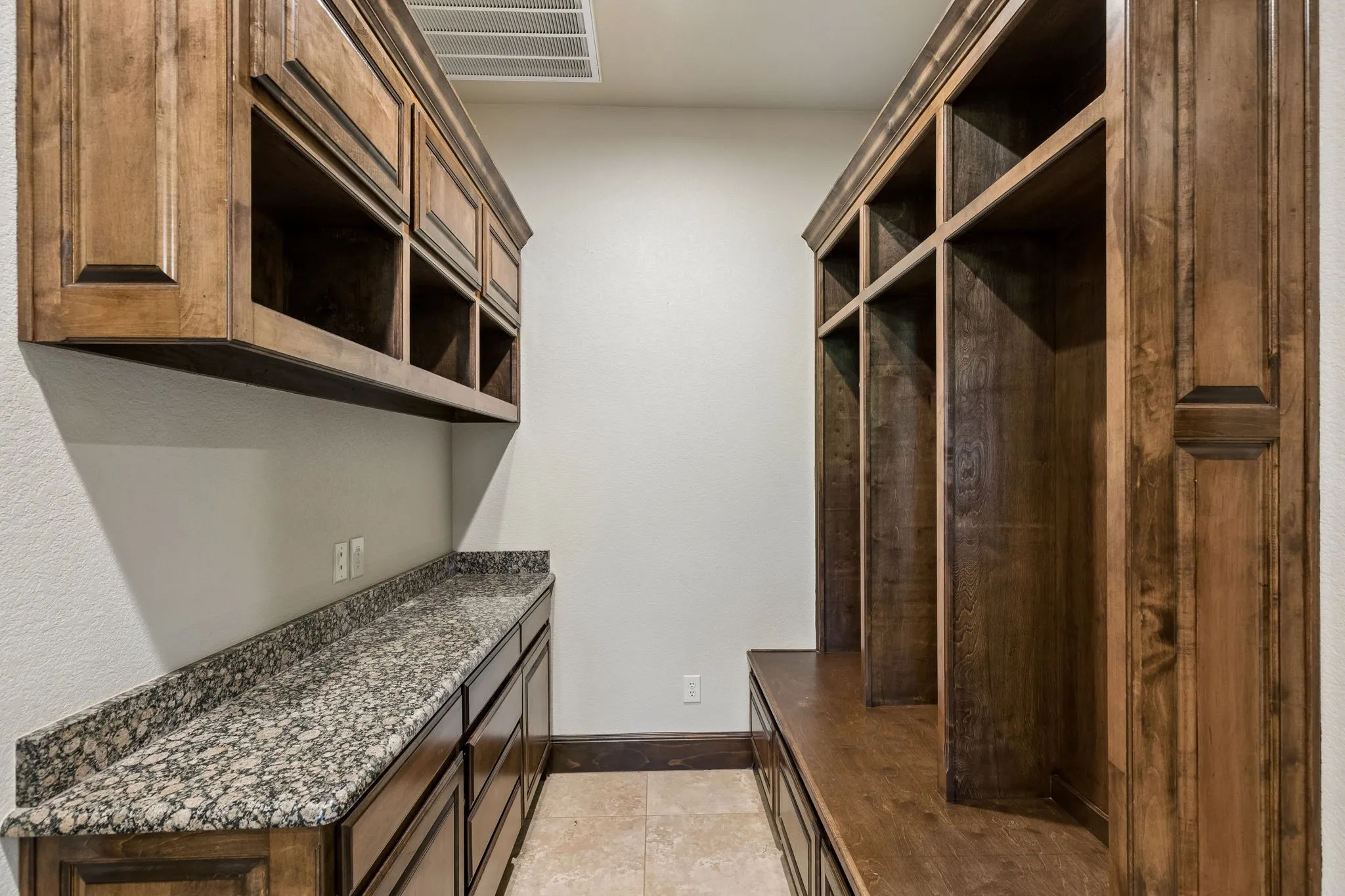 Single Family Residence For Sale in Parker County , 104 Blanca Meadows Court, Cresson, Texas 76035, 6 Bedroom, 5 Bathroom, 4 Garage spaces, 6,266 Sqft, built in 2007, mls#21407336, Real Estate Agent in Cresson, Homes For Sale in Parker county, Homes For Sale in Cresson, Realtor in Cresson Texas, Real Estate Brokerage Independent Realty Texas, Luminita Cordes Realtor