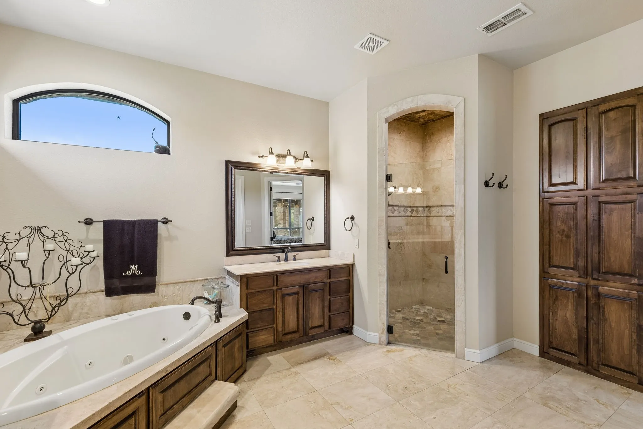 Single Family Residence For Sale in Parker County , 104 Blanca Meadows Court, Cresson, Texas 76035, 6 Bedroom, 5 Bathroom, 4 Garage spaces, 6,266 Sqft, built in 2007, mls#21407336, Real Estate Agent in Cresson, Homes For Sale in Parker county, Homes For Sale in Cresson, Realtor in Cresson Texas, Real Estate Brokerage Independent Realty Texas, Luminita Cordes Realtor
