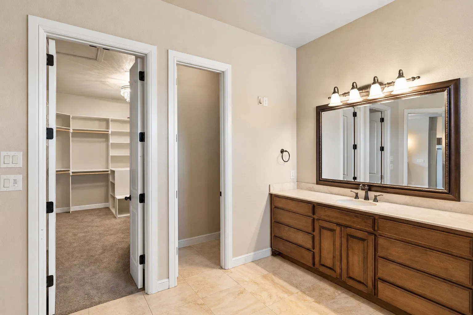 Single Family Residence For Sale in Parker County , 104 Blanca Meadows Court, Cresson, Texas 76035, 6 Bedroom, 5 Bathroom, 4 Garage spaces, 6,266 Sqft, built in 2007, mls#21407336, Real Estate Agent in Cresson, Homes For Sale in Parker county, Homes For Sale in Cresson, Realtor in Cresson Texas, Real Estate Brokerage Independent Realty Texas, Luminita Cordes Realtor