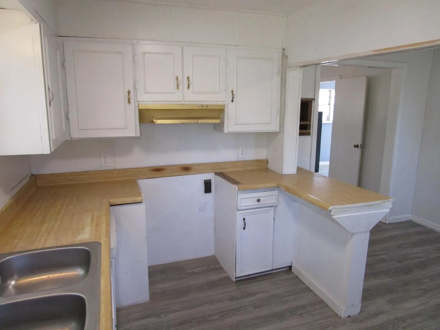 Single Family Residence For Sale in Haskell County , 1205 N Avenue F, Haskell, Texas 79521, 2 Bedroom, 1 Bathroom, Garage spaces, 824 Sqft, built in 1925, mls#21408976, Real Estate Agent in Haskell, Homes For Sale in Haskell county, Homes For Sale in Haskell, Realtor in Haskell Texas, Real Estate Brokerage Independent Realty Texas, Luminita Cordes Realtor