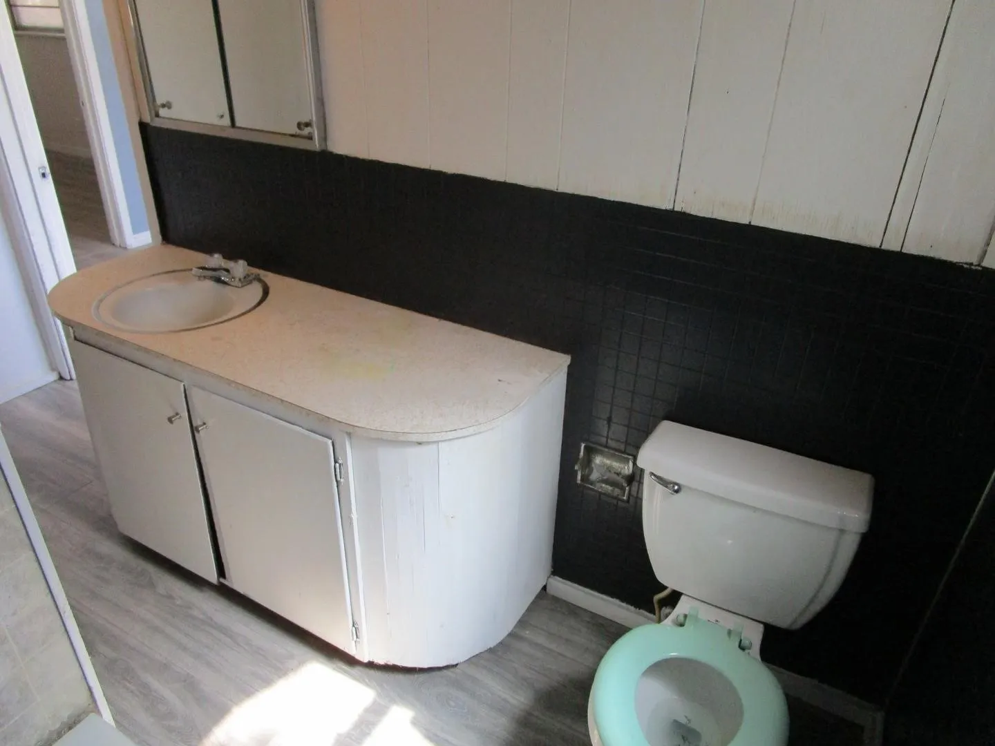 Single Family Residence For Sale in Haskell County , 1205 N Avenue F, Haskell, Texas 79521, 2 Bedroom, 1 Bathroom, Garage spaces, 824 Sqft, built in 1925, mls#21408976, Real Estate Agent in Haskell, Homes For Sale in Haskell county, Homes For Sale in Haskell, Realtor in Haskell Texas, Real Estate Brokerage Independent Realty Texas, Luminita Cordes Realtor