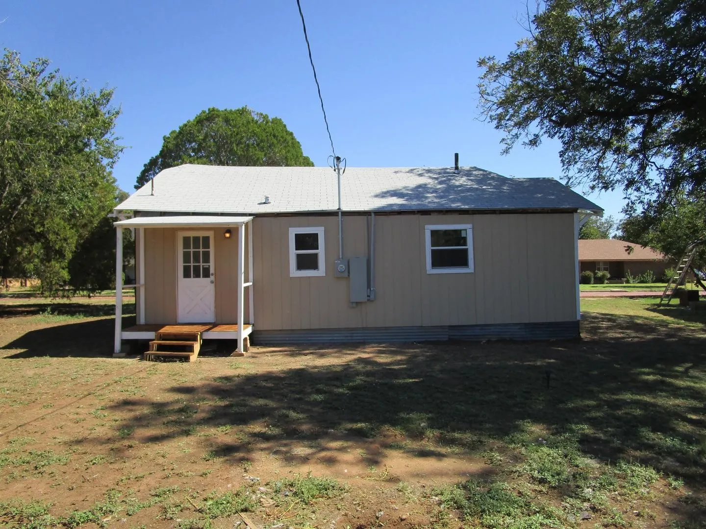 Single Family Residence For Sale in Haskell County , 1205 N Avenue F, Haskell, Texas 79521, 2 Bedroom, 1 Bathroom, Garage spaces, 824 Sqft, built in 1925, mls#21408976, Real Estate Agent in Haskell, Homes For Sale in Haskell county, Homes For Sale in Haskell, Realtor in Haskell Texas, Real Estate Brokerage Independent Realty Texas, Luminita Cordes Realtor