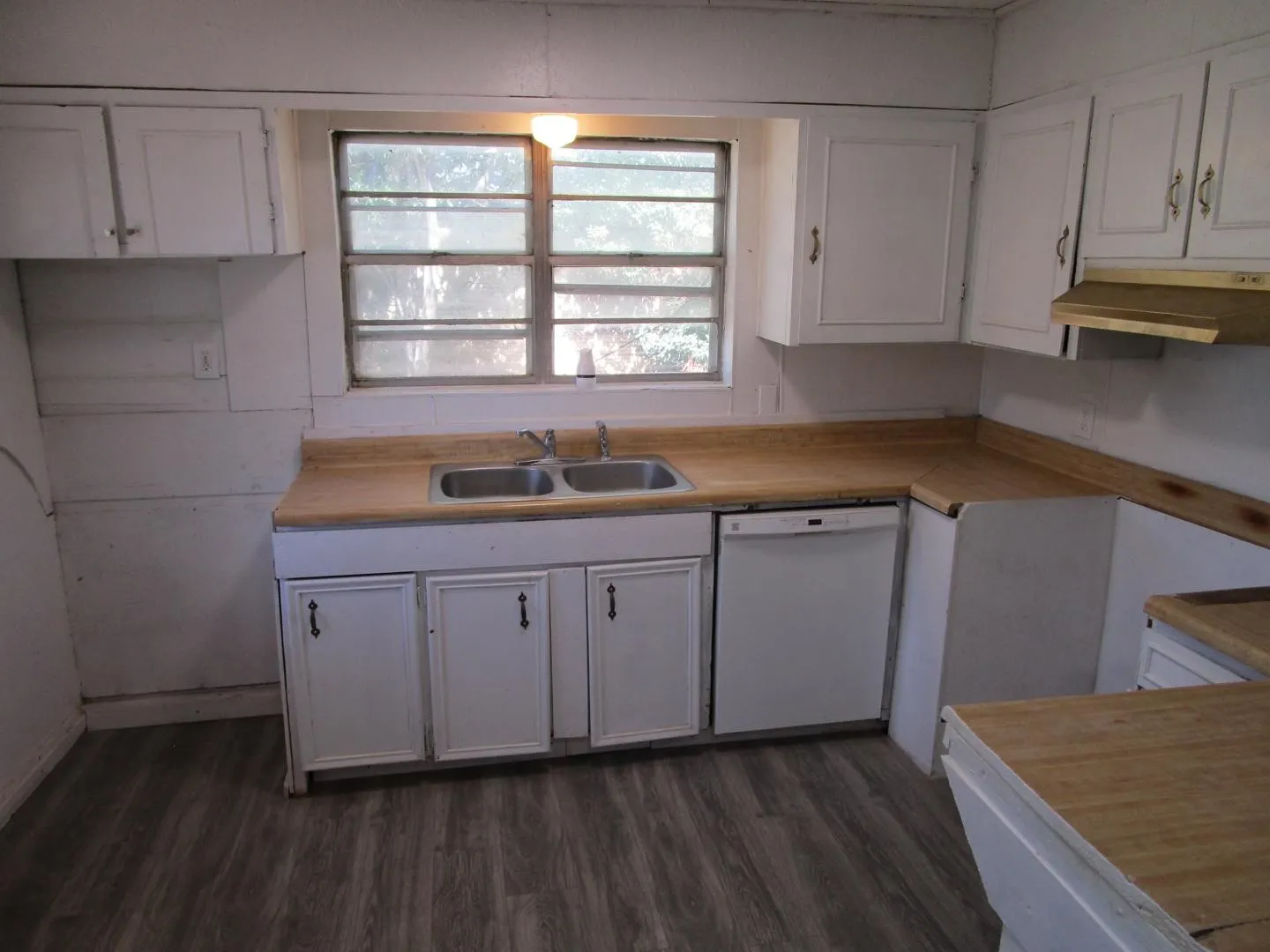 Single Family Residence For Sale in Haskell County , 1205 N Avenue F, Haskell, Texas 79521, 2 Bedroom, 1 Bathroom, Garage spaces, 824 Sqft, built in 1925, mls#21408976, Real Estate Agent in Haskell, Homes For Sale in Haskell county, Homes For Sale in Haskell, Realtor in Haskell Texas, Real Estate Brokerage Independent Realty Texas, Luminita Cordes Realtor