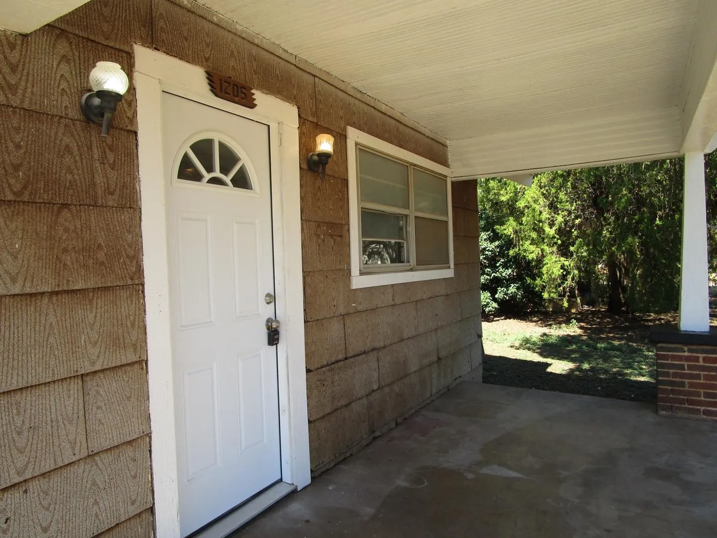Single Family Residence For Sale in Haskell County , 1205 N Avenue F, Haskell, Texas 79521, 2 Bedroom, 1 Bathroom, Garage spaces, 824 Sqft, built in 1925, mls#21408976, Real Estate Agent in Haskell, Homes For Sale in Haskell county, Homes For Sale in Haskell, Realtor in Haskell Texas, Real Estate Brokerage Independent Realty Texas, Luminita Cordes Realtor