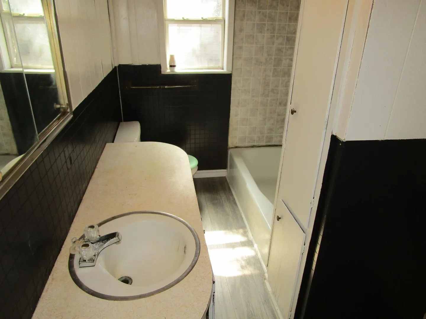 Single Family Residence For Sale in Haskell County , 1205 N Avenue F, Haskell, Texas 79521, 2 Bedroom, 1 Bathroom, Garage spaces, 824 Sqft, built in 1925, mls#21408976, Real Estate Agent in Haskell, Homes For Sale in Haskell county, Homes For Sale in Haskell, Realtor in Haskell Texas, Real Estate Brokerage Independent Realty Texas, Luminita Cordes Realtor