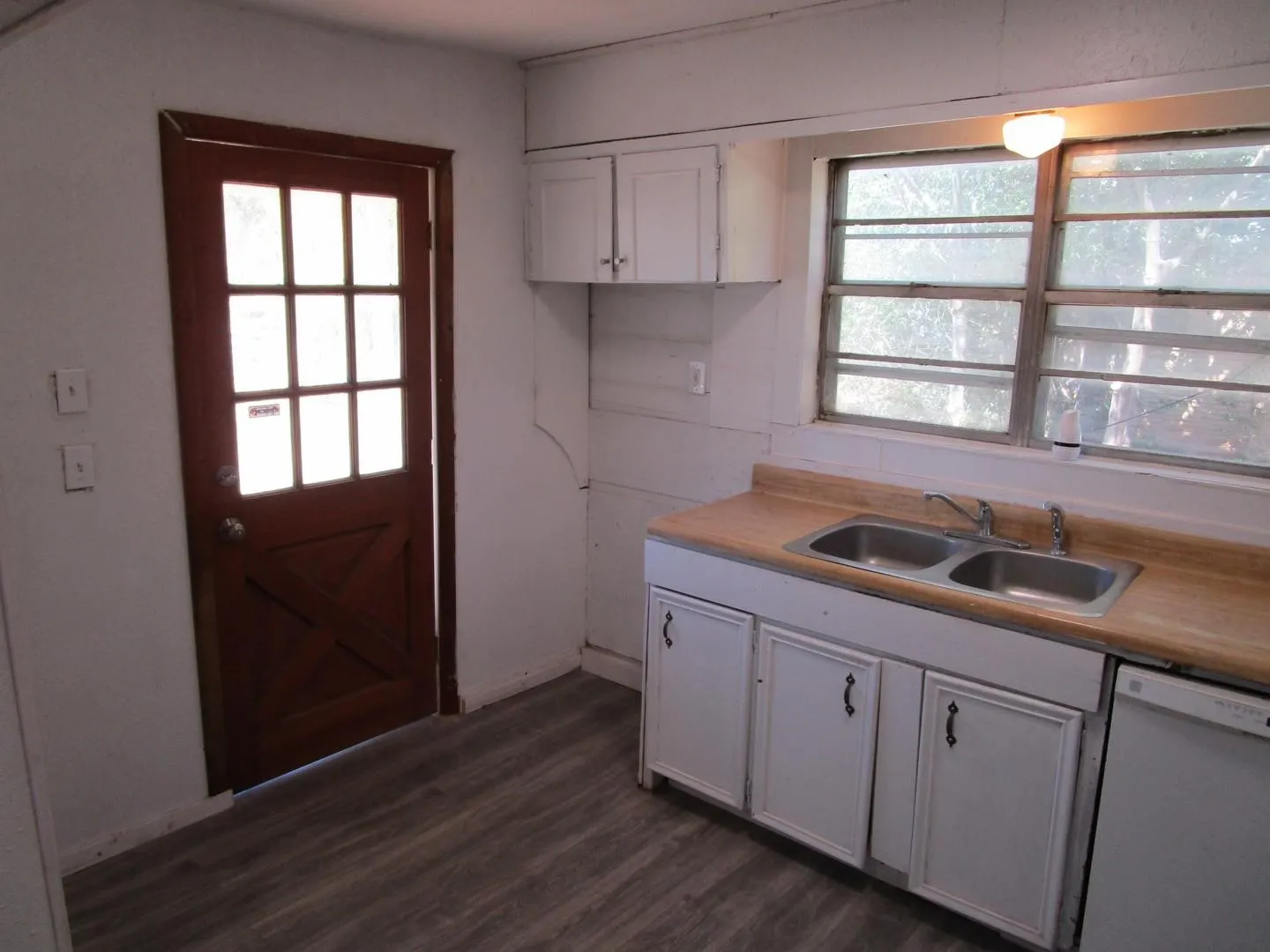 Single Family Residence For Sale in Haskell County , 1205 N Avenue F, Haskell, Texas 79521, 2 Bedroom, 1 Bathroom, Garage spaces, 824 Sqft, built in 1925, mls#21408976, Real Estate Agent in Haskell, Homes For Sale in Haskell county, Homes For Sale in Haskell, Realtor in Haskell Texas, Real Estate Brokerage Independent Realty Texas, Luminita Cordes Realtor