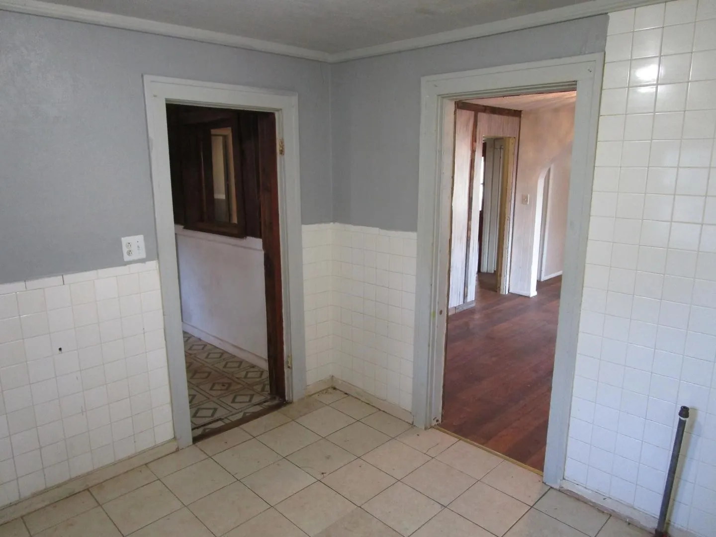 Single Family Residence For Sale in Baylor County , 515 W Mc Lain Street, Seymour, Texas 76380, 3 Bedroom, 1 Bathroom, 1 Garage spaces, 1,270 Sqft, built in 1931, mls#21408978, Real Estate Agent in Seymour, Homes For Sale in Baylor county, Homes For Sale in Seymour, Realtor in Seymour Texas, Real Estate Brokerage Independent Realty Texas, Luminita Cordes Realtor