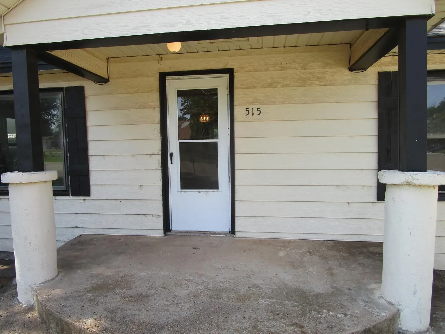 Single Family Residence For Sale in Baylor County , 515 W Mc Lain Street, Seymour, Texas 76380, 3 Bedroom, 1 Bathroom, 1 Garage spaces, 1,270 Sqft, built in 1931, mls#21408978, Real Estate Agent in Seymour, Homes For Sale in Baylor county, Homes For Sale in Seymour, Realtor in Seymour Texas, Real Estate Brokerage Independent Realty Texas, Luminita Cordes Realtor