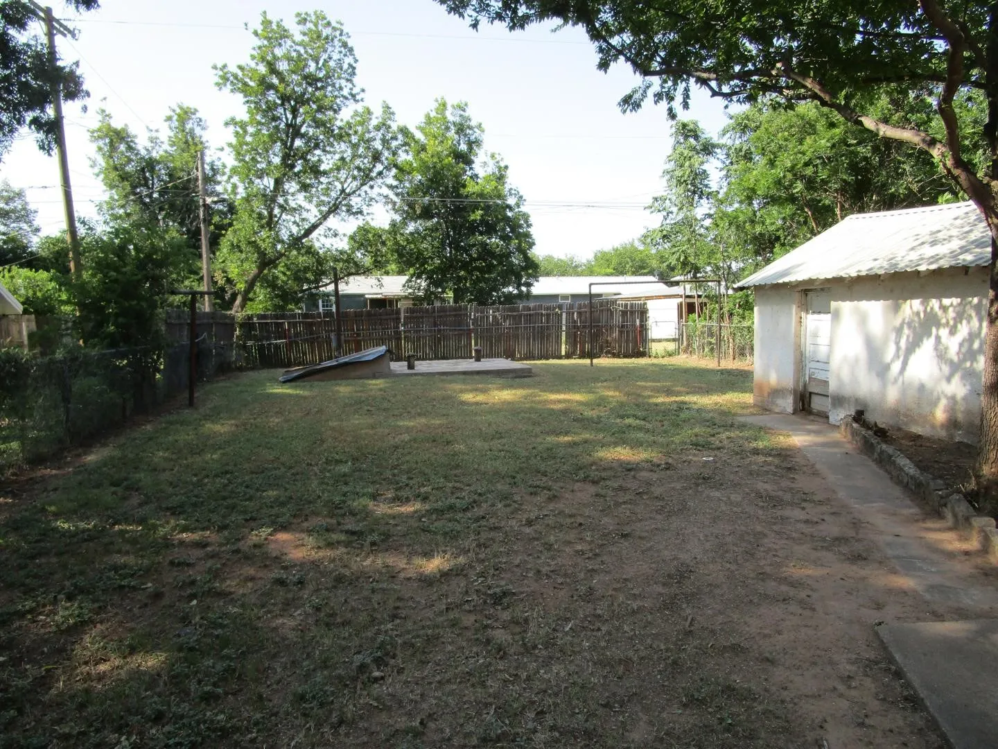 Single Family Residence For Sale in Baylor County , 515 W Mc Lain Street, Seymour, Texas 76380, 3 Bedroom, 1 Bathroom, 1 Garage spaces, 1,270 Sqft, built in 1931, mls#21408978, Real Estate Agent in Seymour, Homes For Sale in Baylor county, Homes For Sale in Seymour, Realtor in Seymour Texas, Real Estate Brokerage Independent Realty Texas, Luminita Cordes Realtor