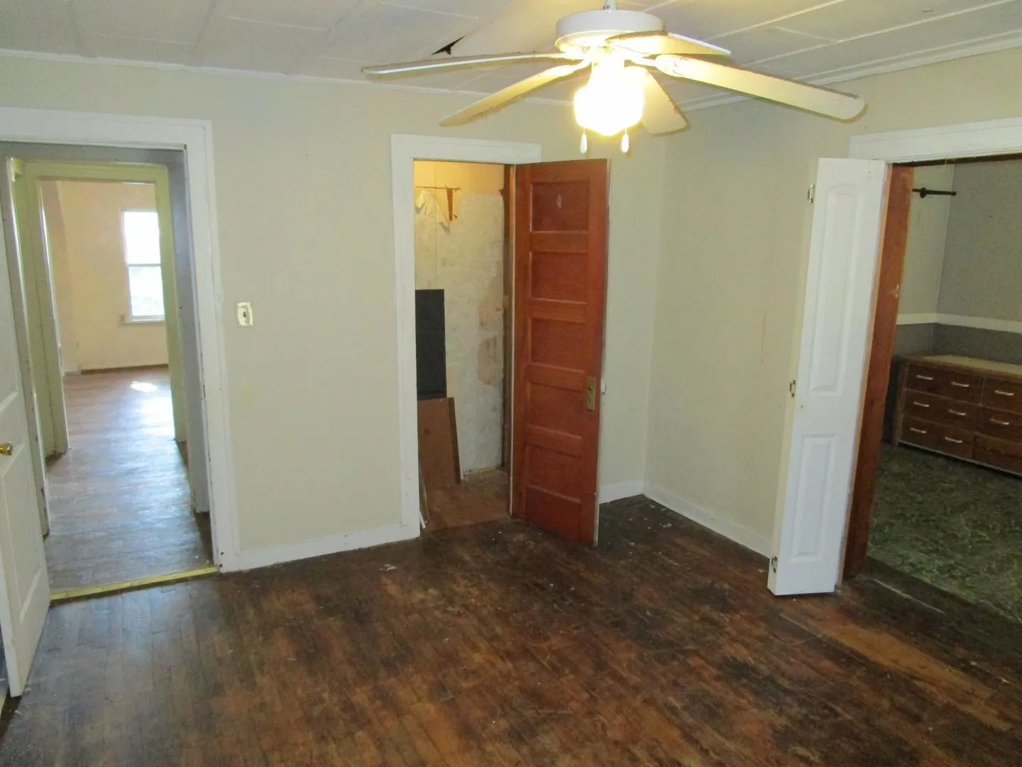 Single Family Residence For Sale in Baylor County , 515 W Mc Lain Street, Seymour, Texas 76380, 3 Bedroom, 1 Bathroom, 1 Garage spaces, 1,270 Sqft, built in 1931, mls#21408978, Real Estate Agent in Seymour, Homes For Sale in Baylor county, Homes For Sale in Seymour, Realtor in Seymour Texas, Real Estate Brokerage Independent Realty Texas, Luminita Cordes Realtor