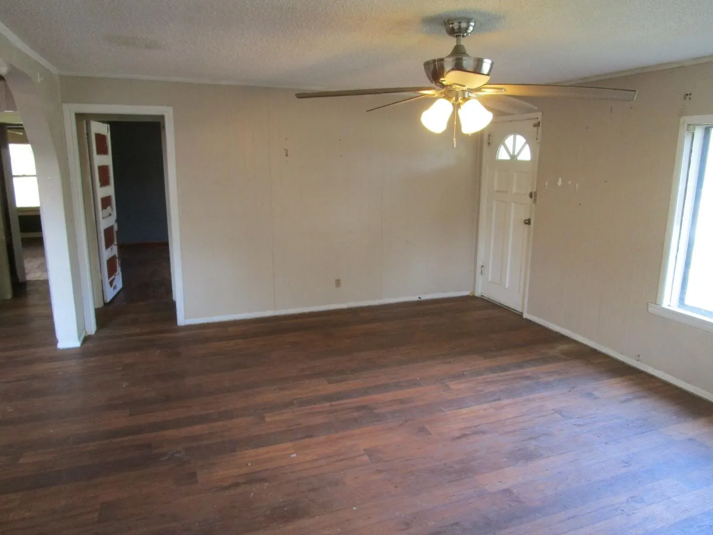 Single Family Residence For Sale in Baylor County , 515 W Mc Lain Street, Seymour, Texas 76380, 3 Bedroom, 1 Bathroom, 1 Garage spaces, 1,270 Sqft, built in 1931, mls#21408978, Real Estate Agent in Seymour, Homes For Sale in Baylor county, Homes For Sale in Seymour, Realtor in Seymour Texas, Real Estate Brokerage Independent Realty Texas, Luminita Cordes Realtor