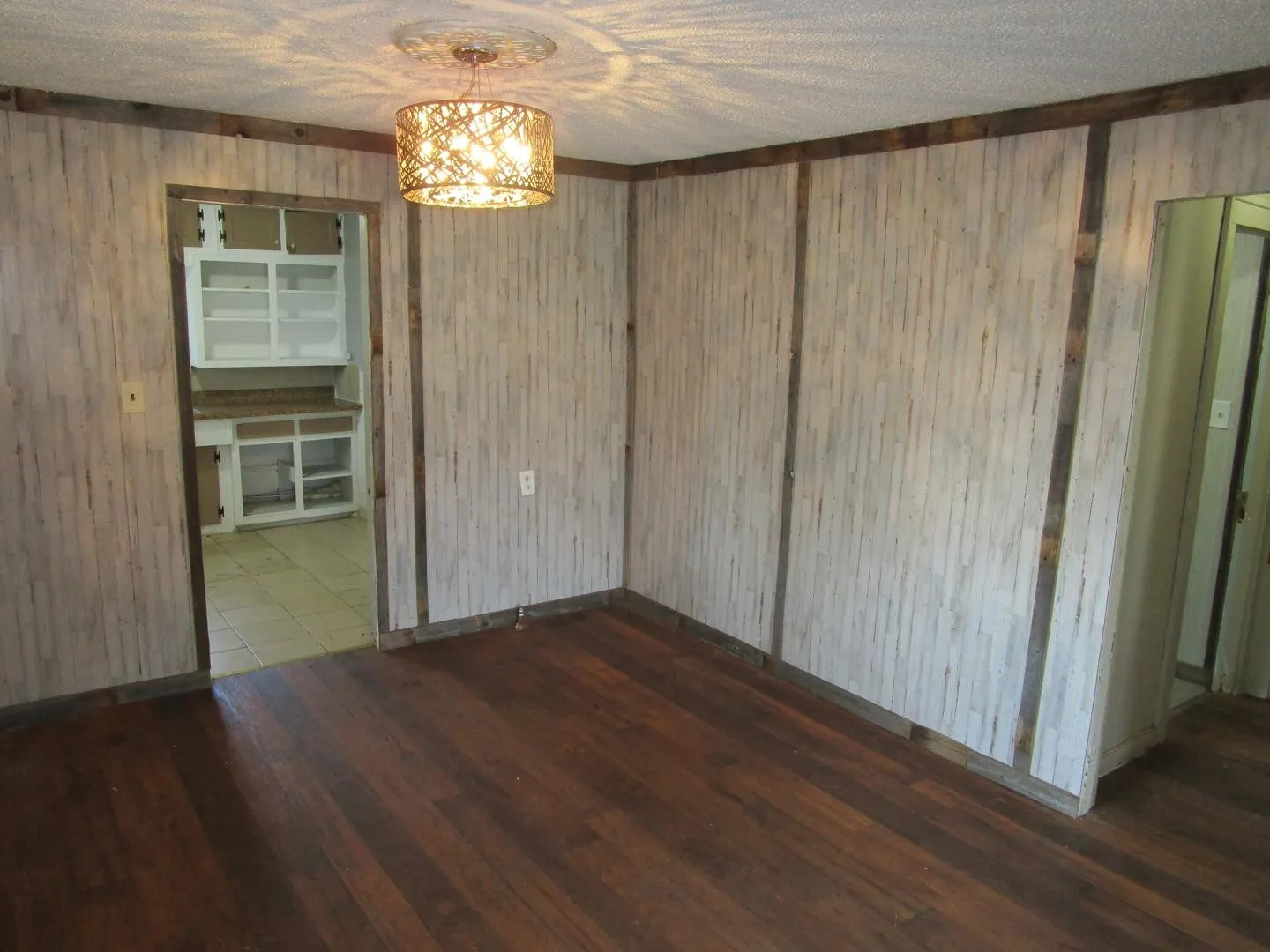 Single Family Residence For Sale in Baylor County , 515 W Mc Lain Street, Seymour, Texas 76380, 3 Bedroom, 1 Bathroom, 1 Garage spaces, 1,270 Sqft, built in 1931, mls#21408978, Real Estate Agent in Seymour, Homes For Sale in Baylor county, Homes For Sale in Seymour, Realtor in Seymour Texas, Real Estate Brokerage Independent Realty Texas, Luminita Cordes Realtor