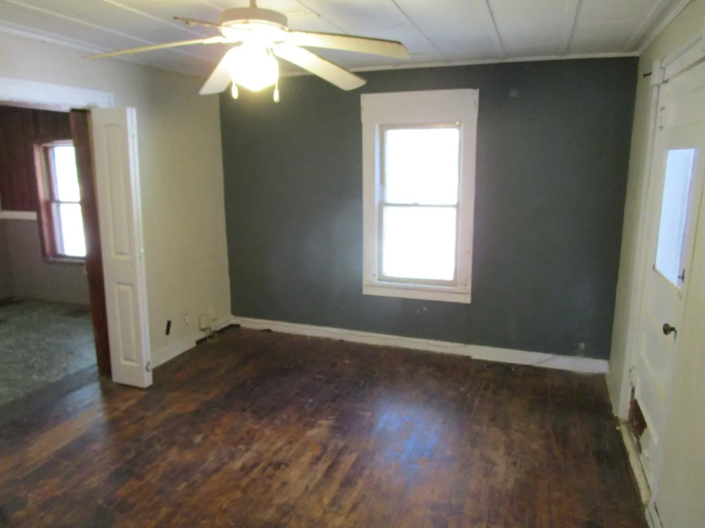 Single Family Residence For Sale in Baylor County , 515 W Mc Lain Street, Seymour, Texas 76380, 3 Bedroom, 1 Bathroom, 1 Garage spaces, 1,270 Sqft, built in 1931, mls#21408978, Real Estate Agent in Seymour, Homes For Sale in Baylor county, Homes For Sale in Seymour, Realtor in Seymour Texas, Real Estate Brokerage Independent Realty Texas, Luminita Cordes Realtor