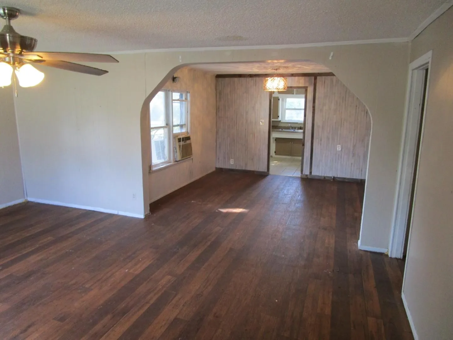 Single Family Residence For Sale in Baylor County , 515 W Mc Lain Street, Seymour, Texas 76380, 3 Bedroom, 1 Bathroom, 1 Garage spaces, 1,270 Sqft, built in 1931, mls#21408978, Real Estate Agent in Seymour, Homes For Sale in Baylor county, Homes For Sale in Seymour, Realtor in Seymour Texas, Real Estate Brokerage Independent Realty Texas, Luminita Cordes Realtor