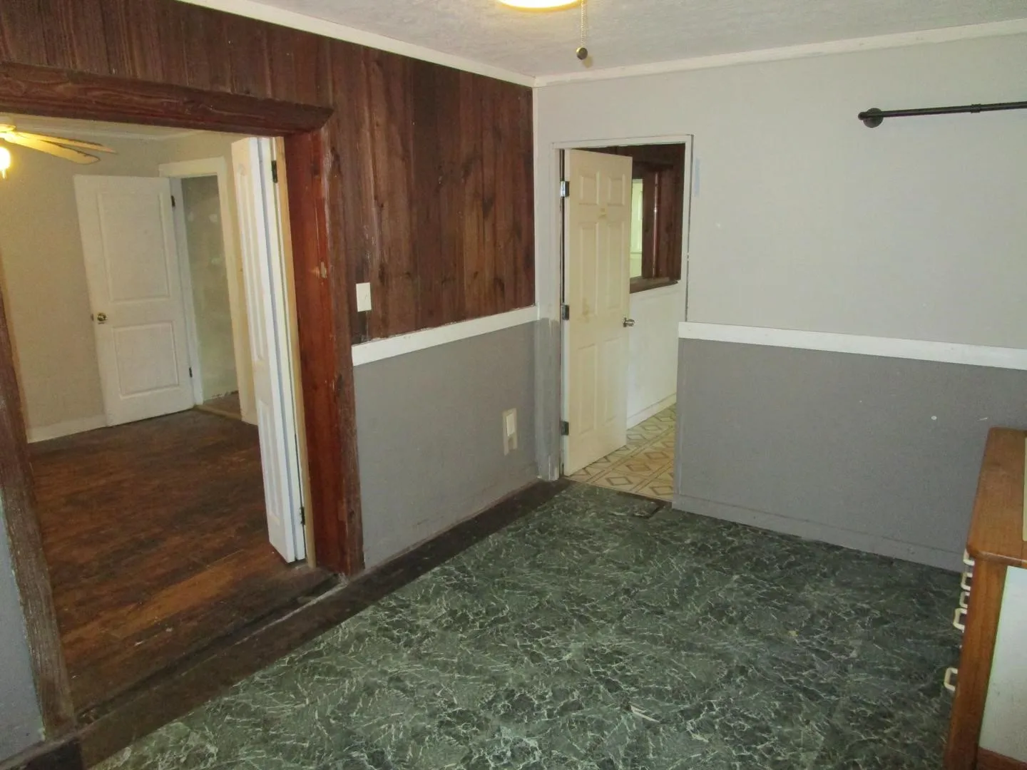 Single Family Residence For Sale in Baylor County , 515 W Mc Lain Street, Seymour, Texas 76380, 3 Bedroom, 1 Bathroom, 1 Garage spaces, 1,270 Sqft, built in 1931, mls#21408978, Real Estate Agent in Seymour, Homes For Sale in Baylor county, Homes For Sale in Seymour, Realtor in Seymour Texas, Real Estate Brokerage Independent Realty Texas, Luminita Cordes Realtor