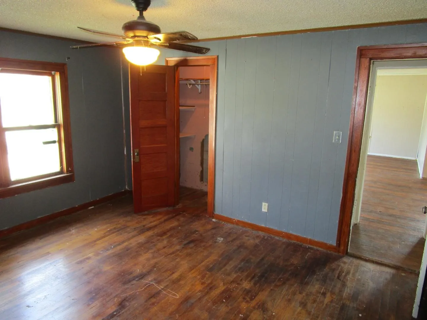 Single Family Residence For Sale in Baylor County , 515 W Mc Lain Street, Seymour, Texas 76380, 3 Bedroom, 1 Bathroom, 1 Garage spaces, 1,270 Sqft, built in 1931, mls#21408978, Real Estate Agent in Seymour, Homes For Sale in Baylor county, Homes For Sale in Seymour, Realtor in Seymour Texas, Real Estate Brokerage Independent Realty Texas, Luminita Cordes Realtor