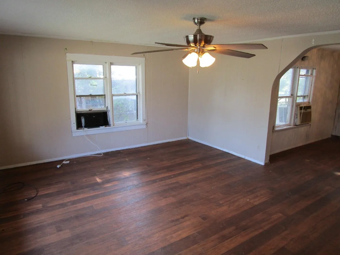 Single Family Residence For Sale in Baylor County , 515 W Mc Lain Street, Seymour, Texas 76380, 3 Bedroom, 1 Bathroom, 1 Garage spaces, 1,270 Sqft, built in 1931, mls#21408978, Real Estate Agent in Seymour, Homes For Sale in Baylor county, Homes For Sale in Seymour, Realtor in Seymour Texas, Real Estate Brokerage Independent Realty Texas, Luminita Cordes Realtor