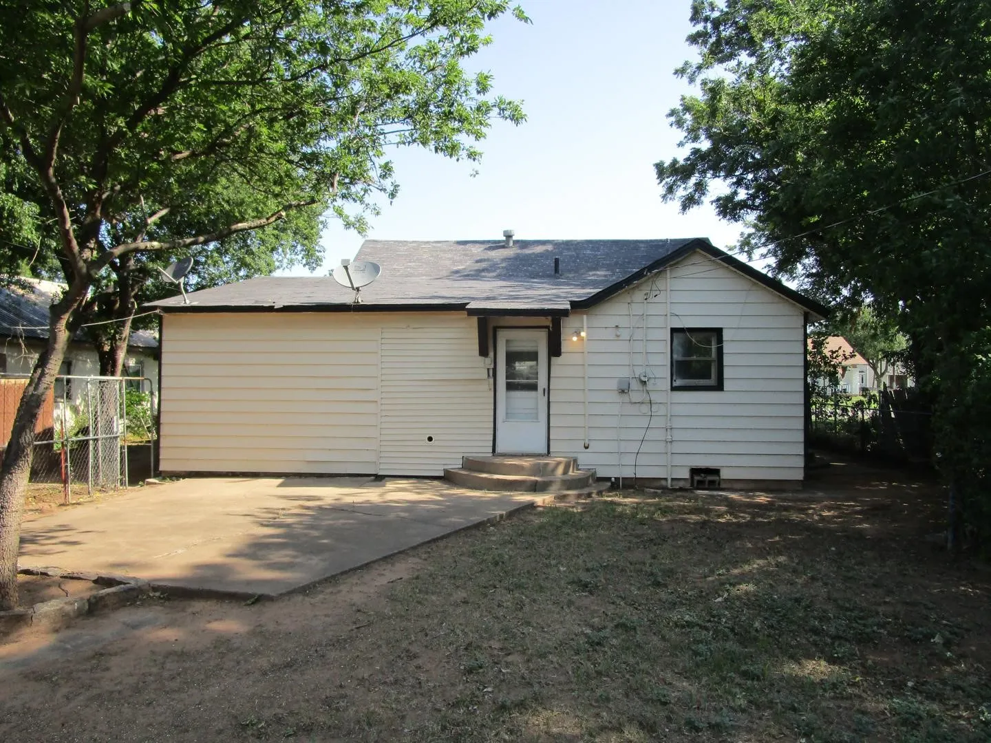 Single Family Residence For Sale in Baylor County , 515 W Mc Lain Street, Seymour, Texas 76380, 3 Bedroom, 1 Bathroom, 1 Garage spaces, 1,270 Sqft, built in 1931, mls#21408978, Real Estate Agent in Seymour, Homes For Sale in Baylor county, Homes For Sale in Seymour, Realtor in Seymour Texas, Real Estate Brokerage Independent Realty Texas, Luminita Cordes Realtor